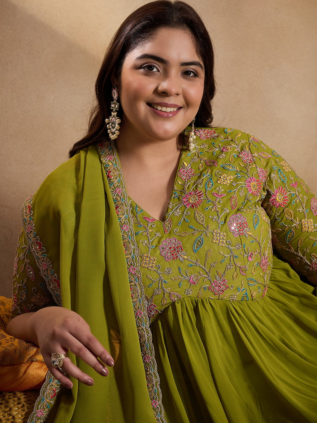 Women Floral Embroidered Thread Work Floral Georgette Kurta - ID