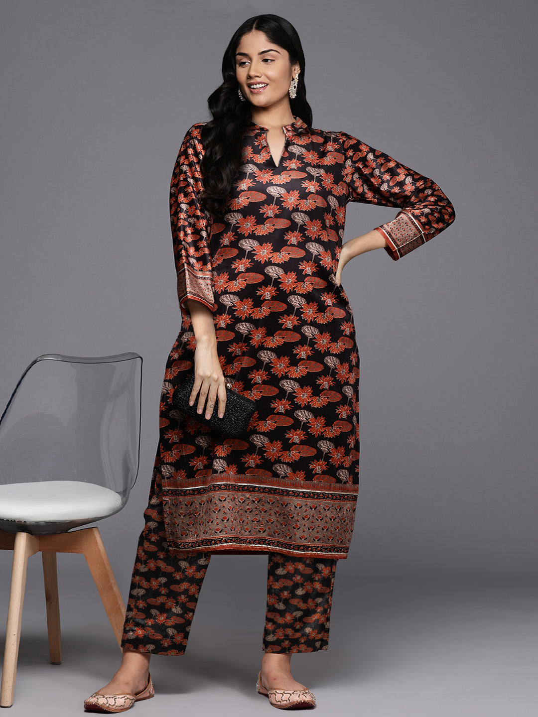 Women Floral Printed Regular Gotta Patti Velvet Kurta with Trousers