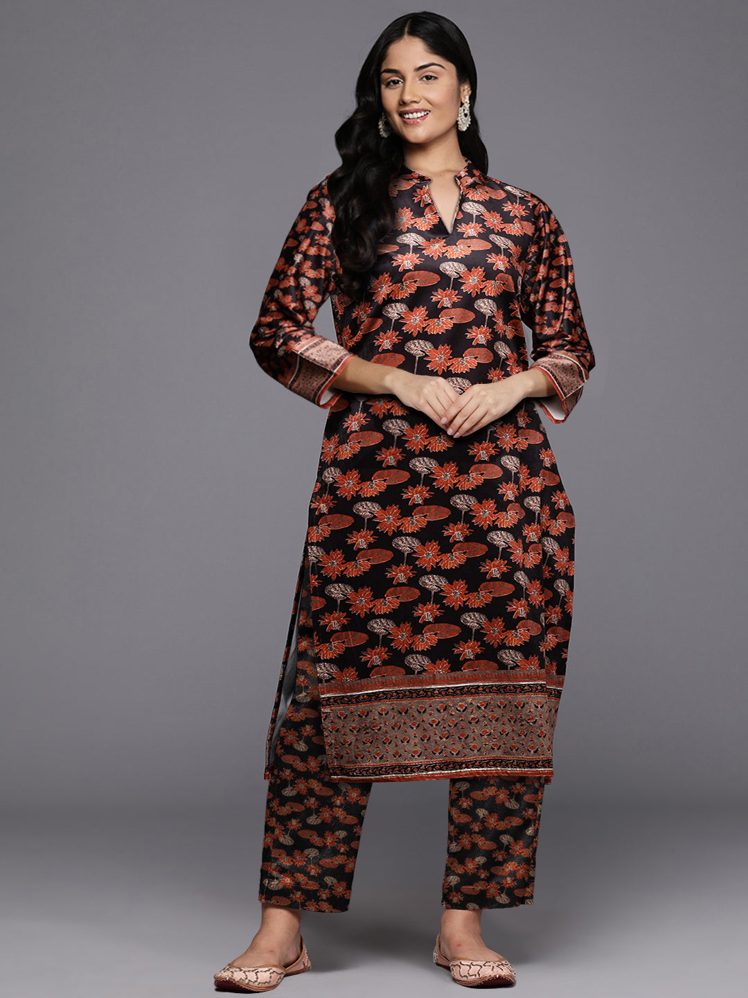 Women Floral Printed Regular Gotta Patti Velvet Kurta with Trousers