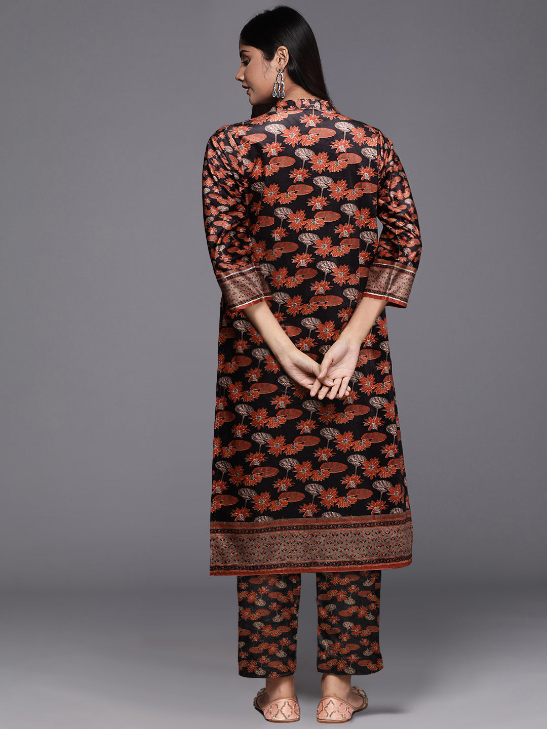 Women Floral Printed Regular Gotta Patti Velvet Kurta with Trousers