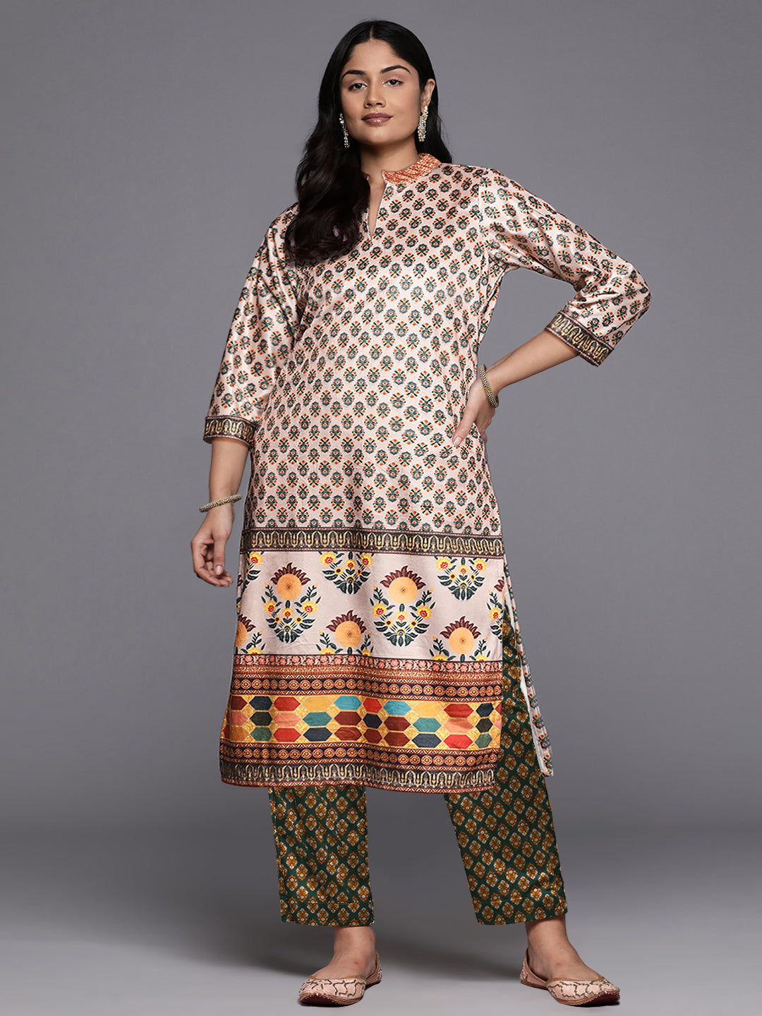 Women Floral Printed Regular Gotta Patti Velvet Kurta with Trousers