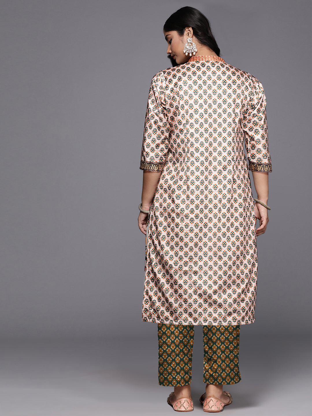 Women Floral Printed Regular Gotta Patti Velvet Kurta with Trousers