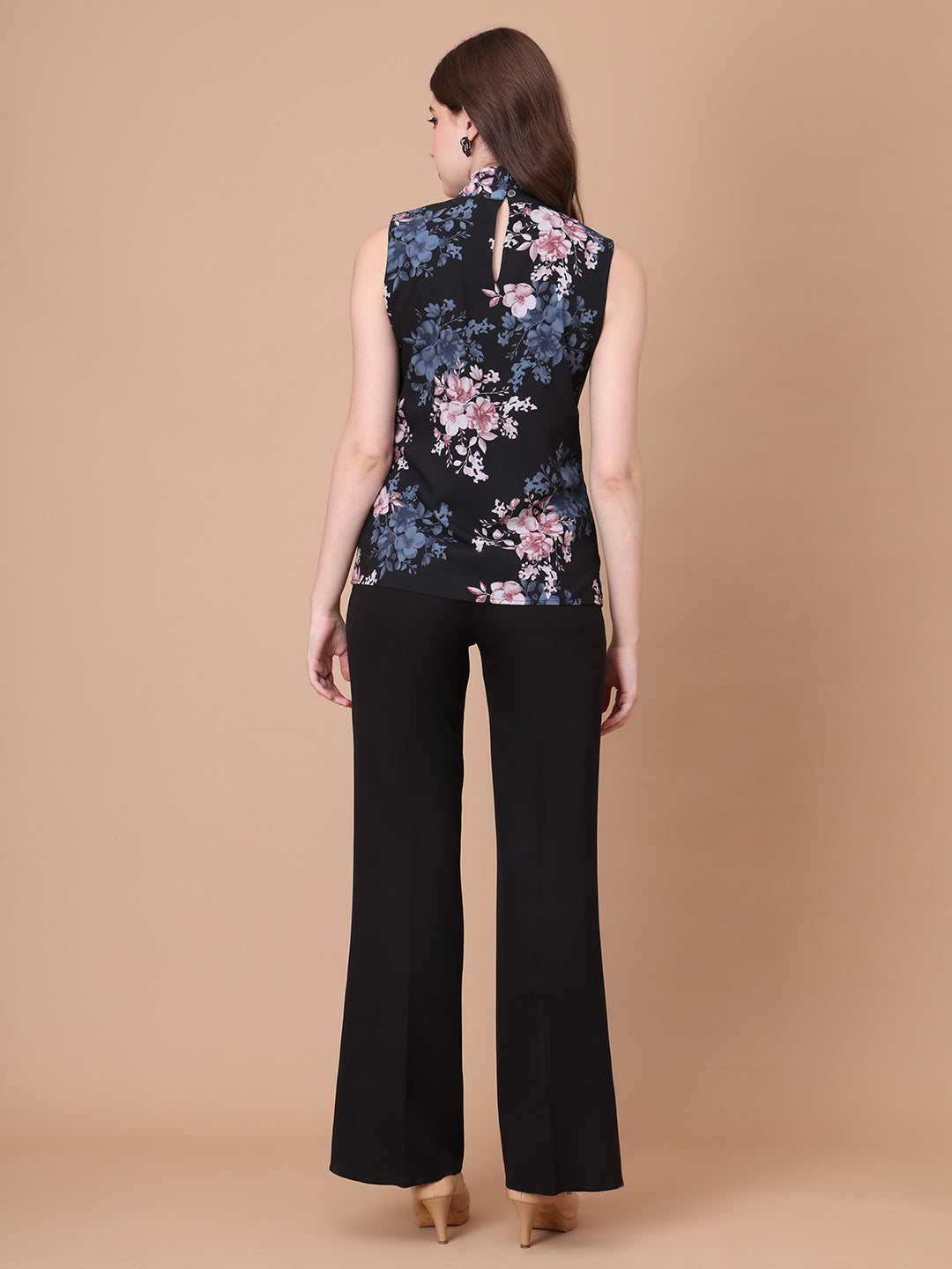 Exude Graceful Threads Sleeveless Floral Top with Front Tie