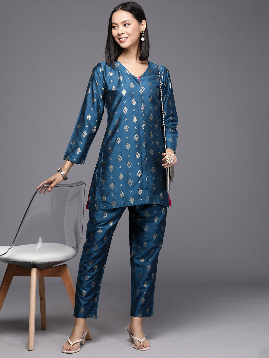 Ahalyaa Women Printed Tunic with Trousers