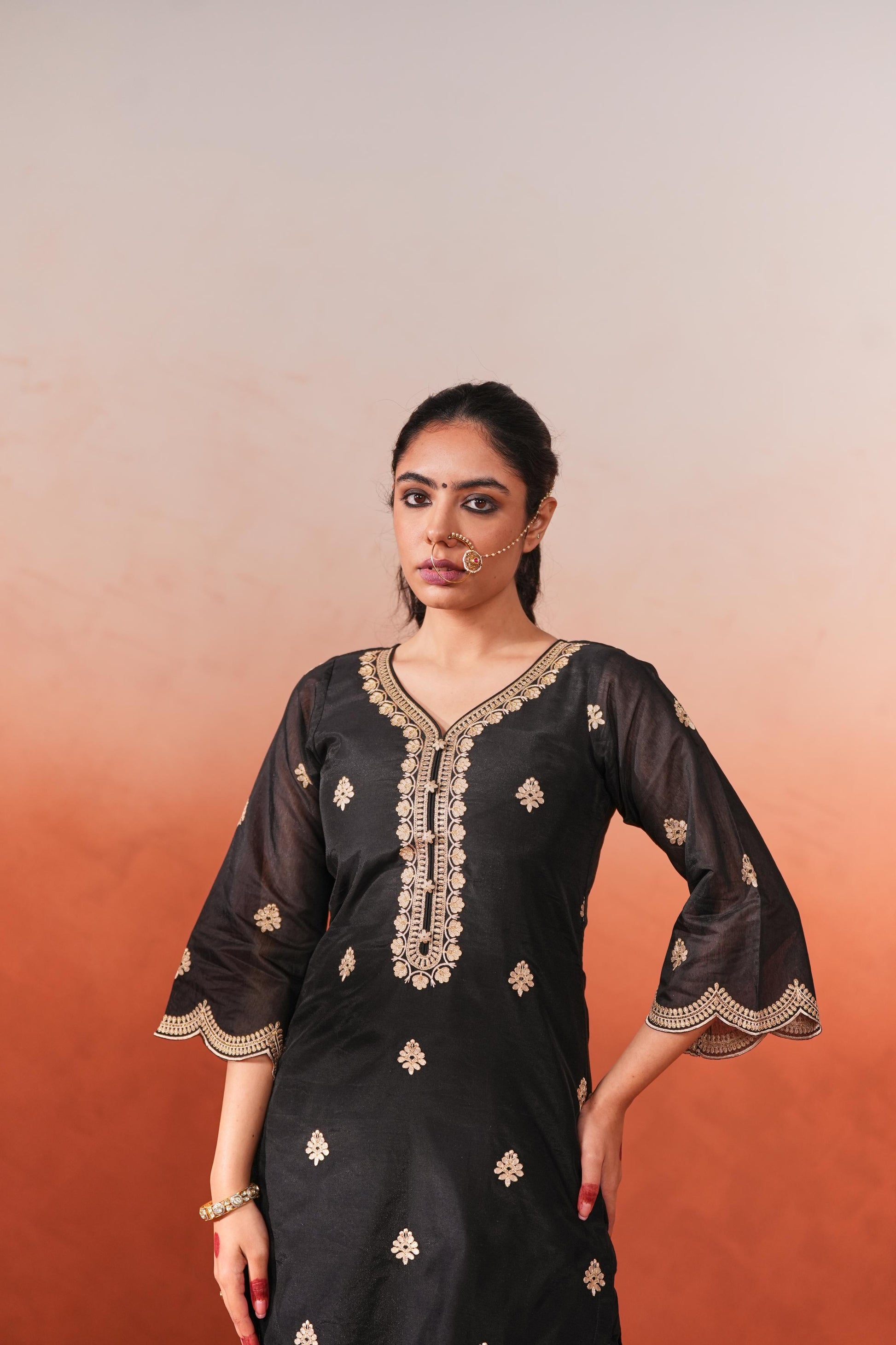 Rangraas - Black embroidered Chanderi silk suit set- NV