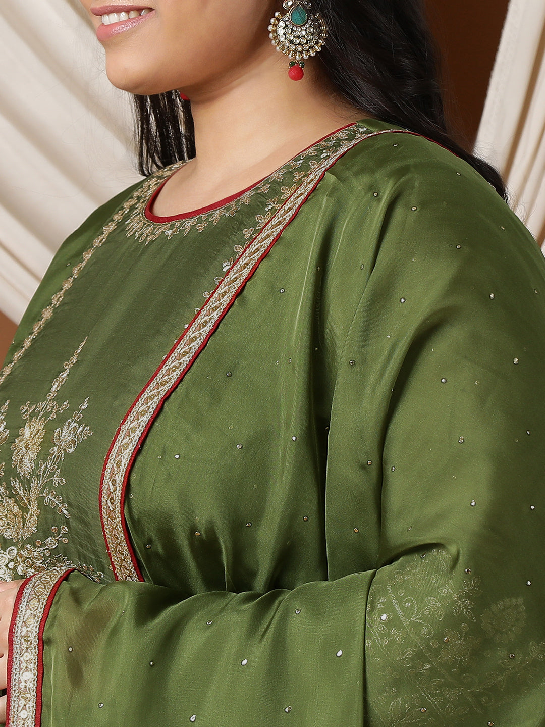 Women Floral Embroidered Regular Mukaish Kurta with Trousers & With Dupatta - ID