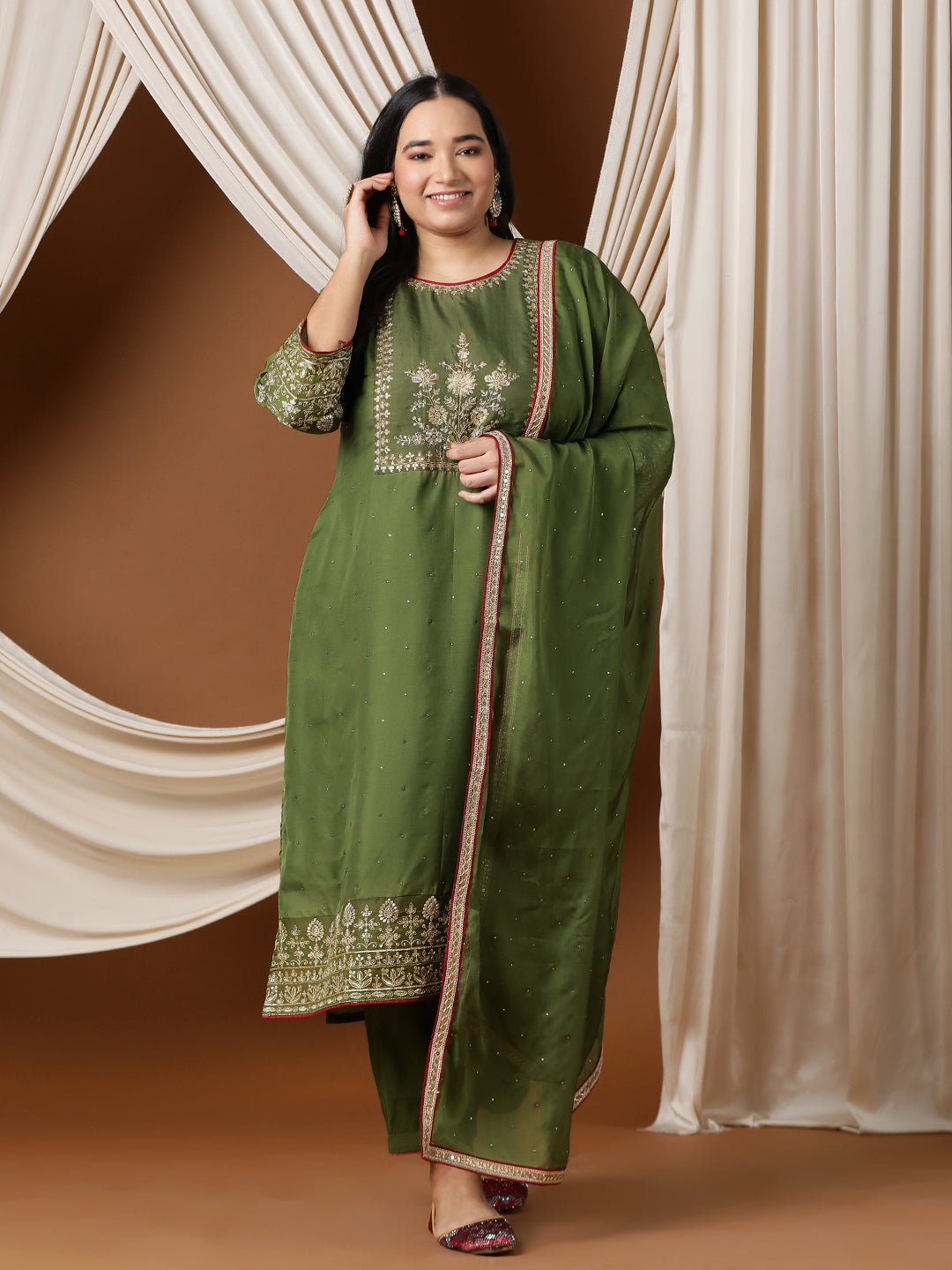 Women Floral Embroidered Regular Mukaish Kurta with Trousers & With Dupatta - ID