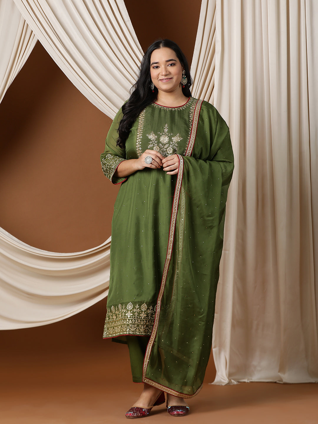 Women Floral Embroidered Regular Mukaish Kurta with Trousers & With Dupatta - ID