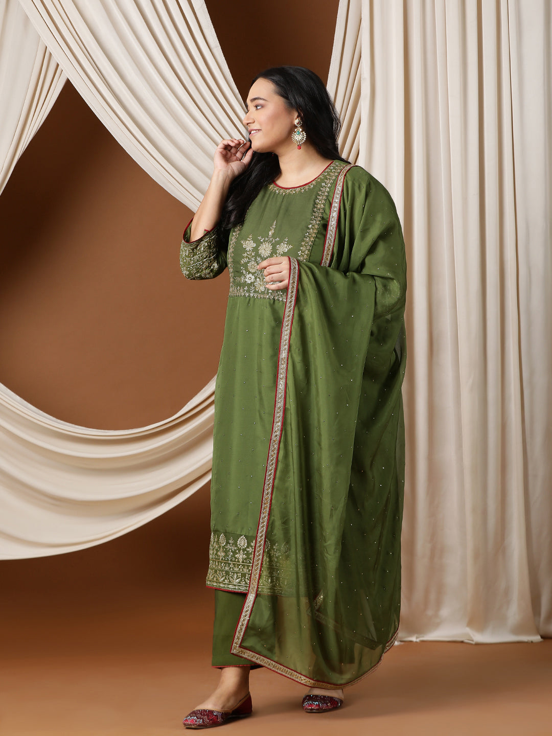 Women Floral Embroidered Regular Mukaish Kurta with Trousers & With Dupatta - ID