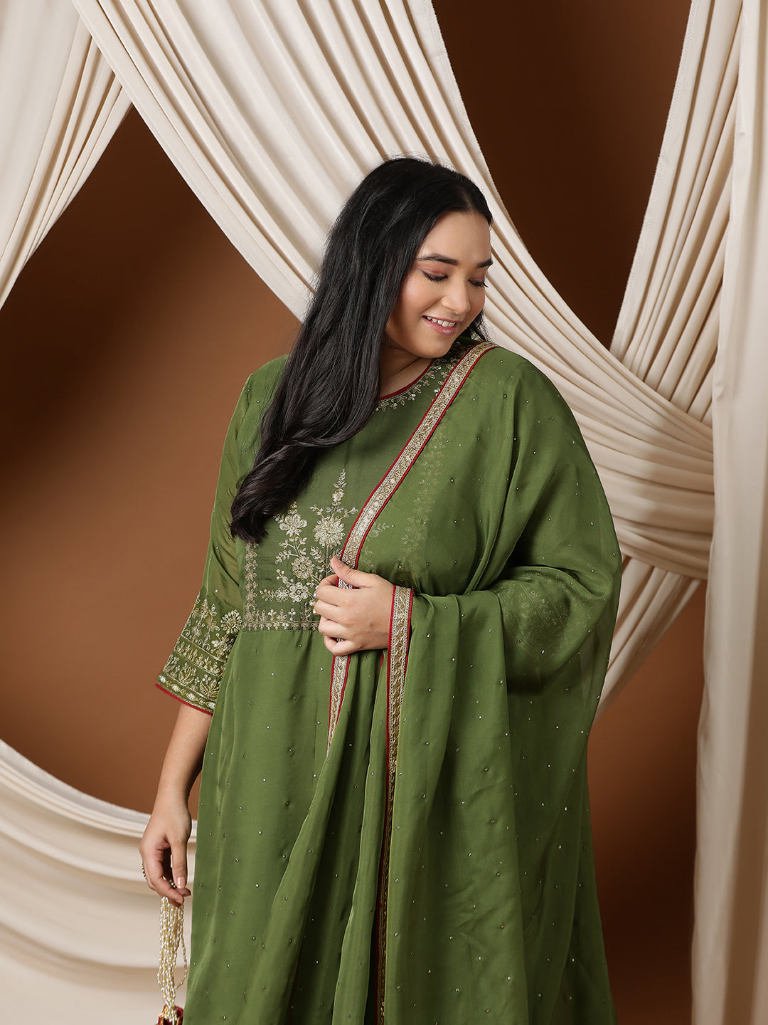 Women Floral Embroidered Regular Mukaish Kurta with Trousers & With Dupatta - ID