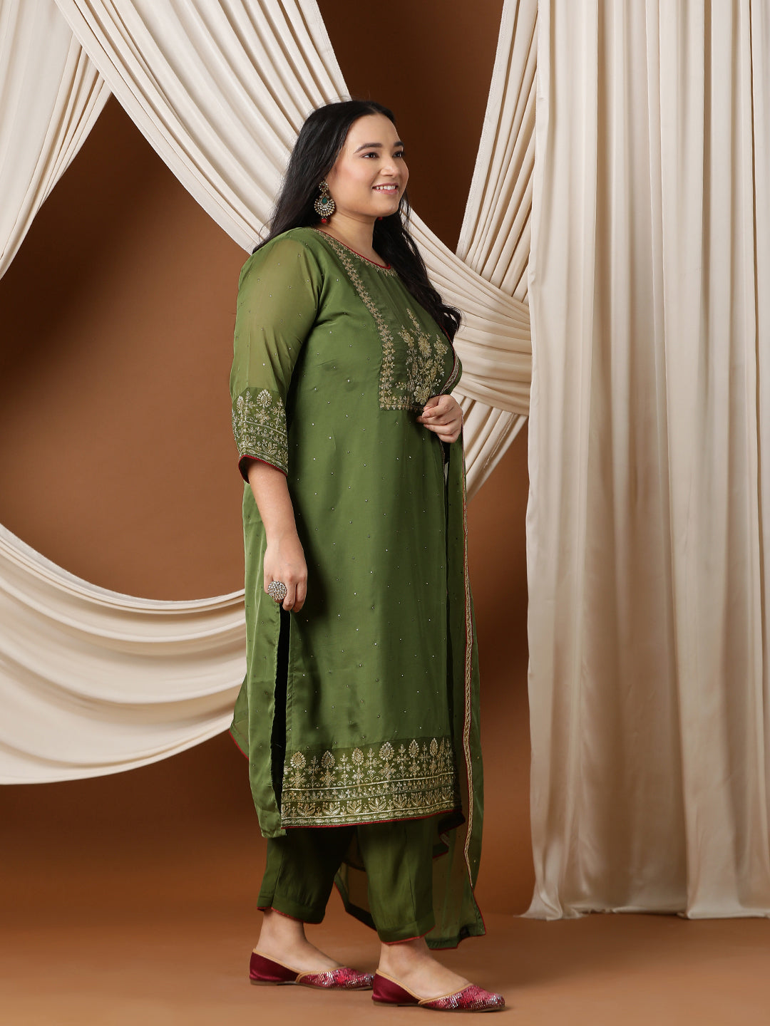 Women Floral Embroidered Regular Mukaish Kurta with Trousers & With Dupatta - ID