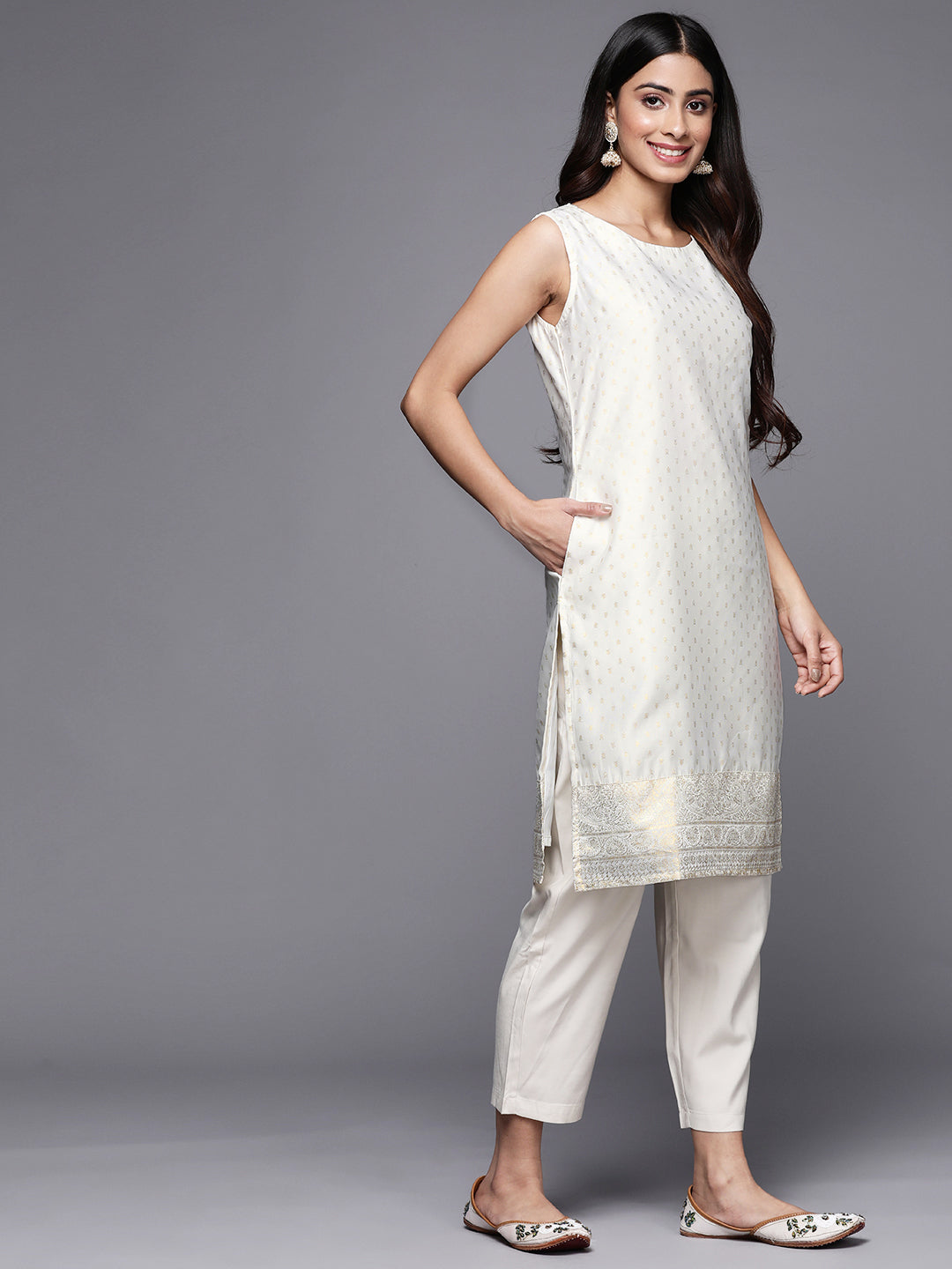 Off White & Gold-Toned Geometric Printed Kurta