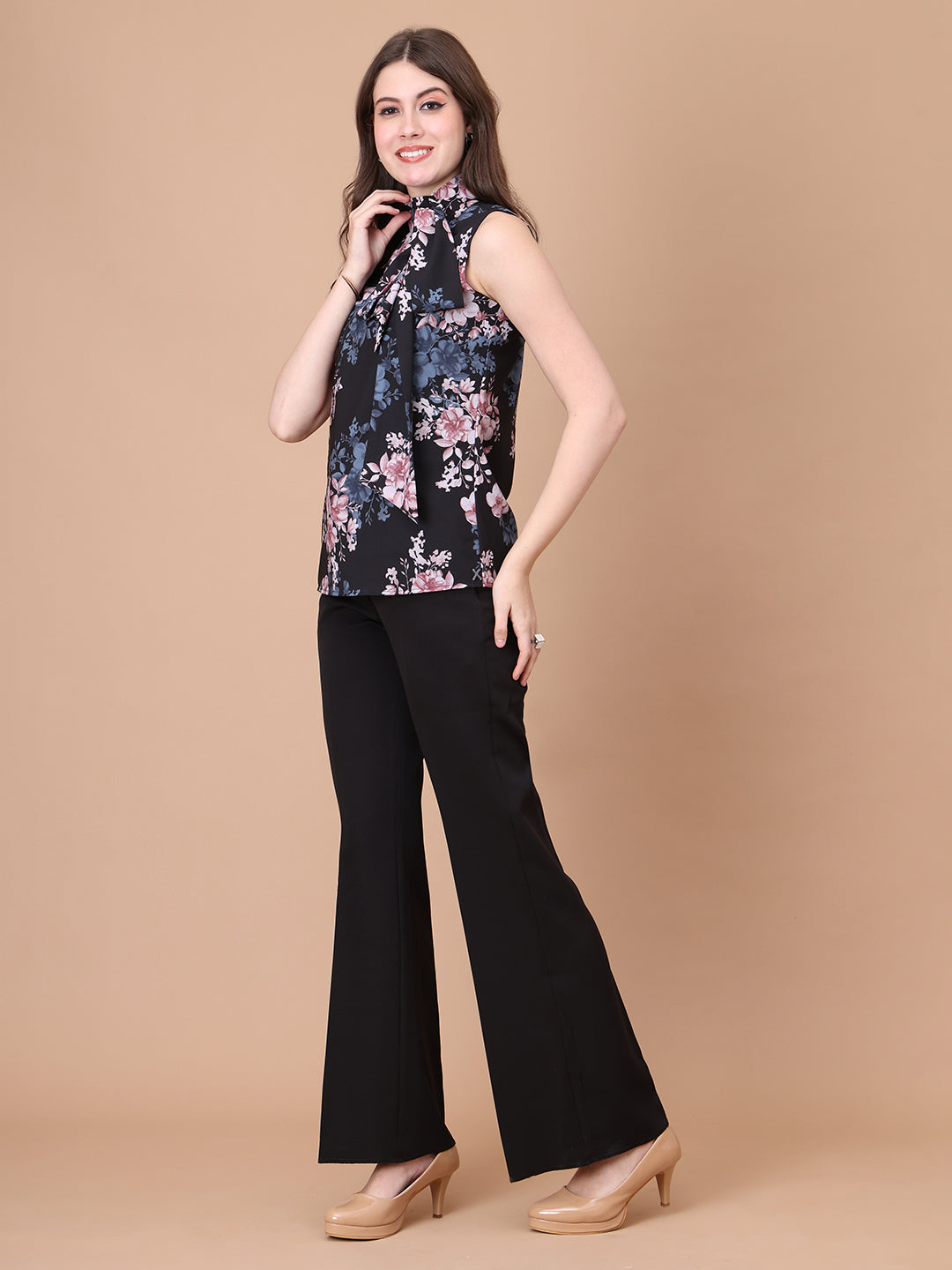 Exude Graceful Threads Sleeveless Floral Top with Front Tie