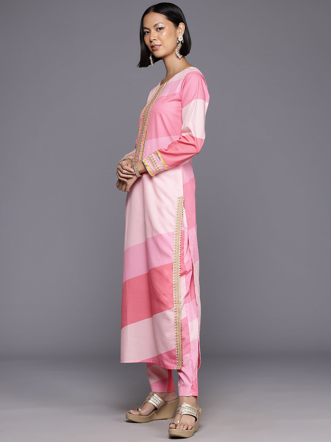 Colourblocked Regular Gotta Patti Kurta with Trousers