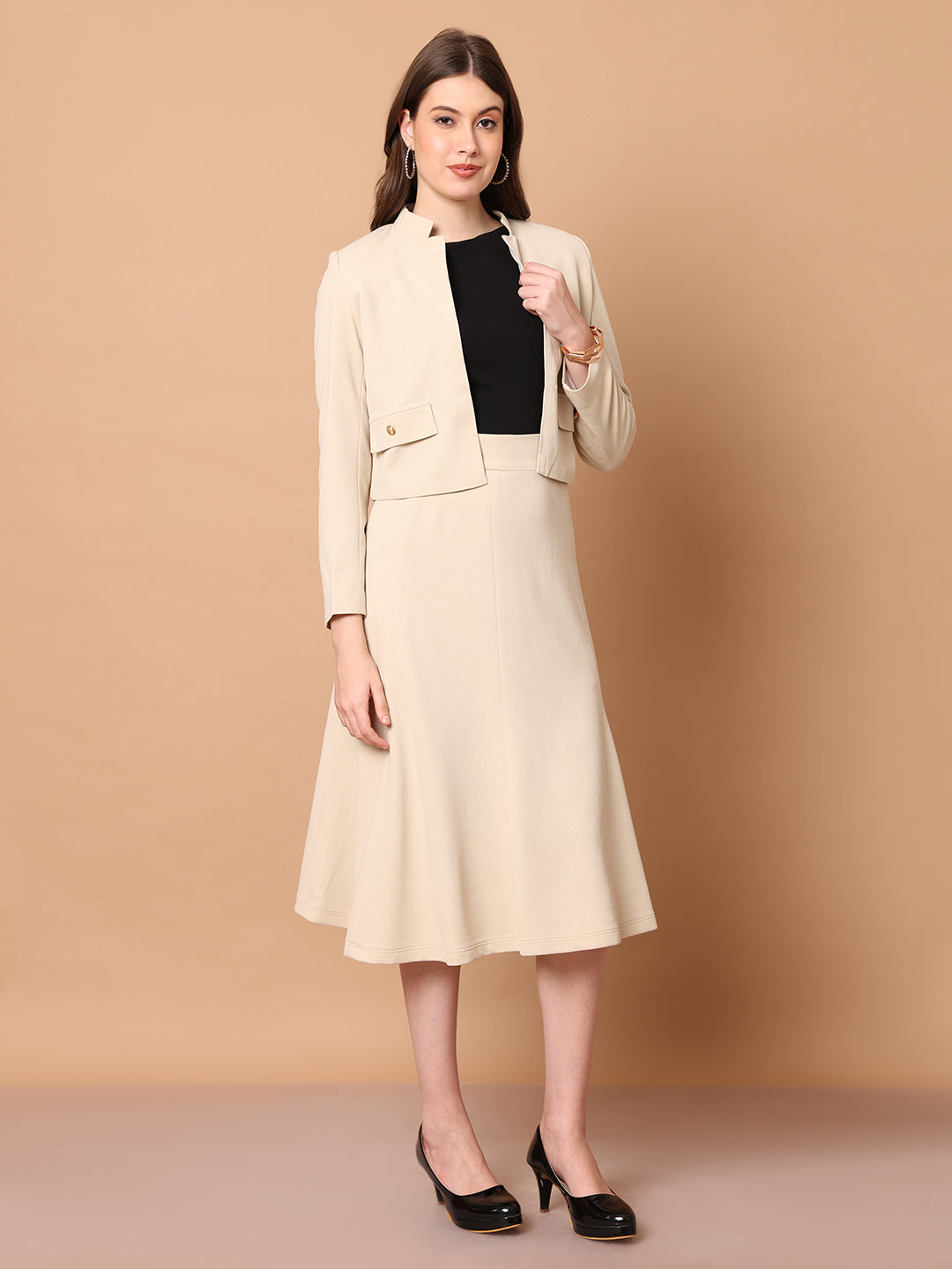 Exude Triumph Mandarin Collar Crop Blazer