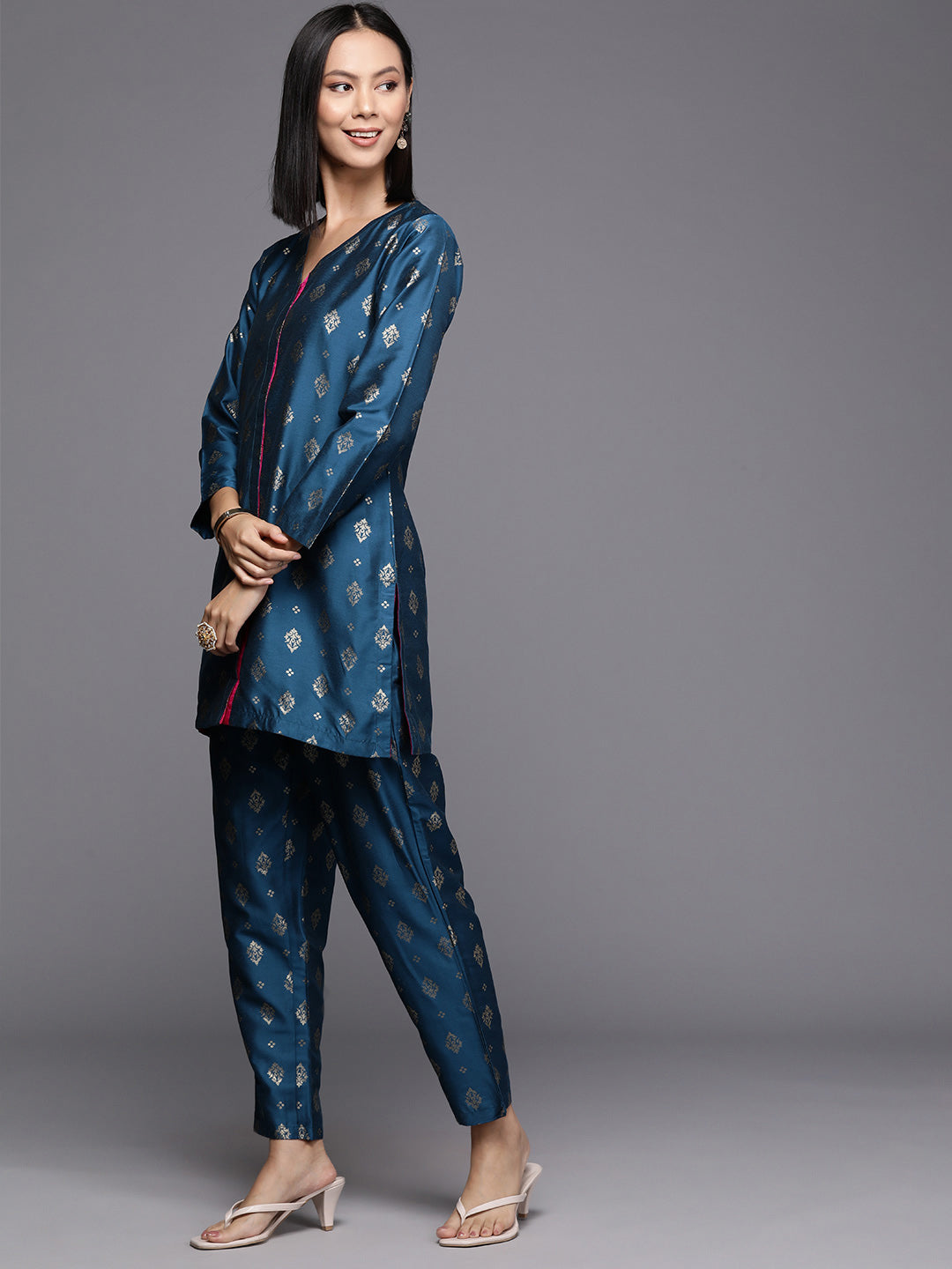 Ahalyaa Women Printed Tunic with Trousers