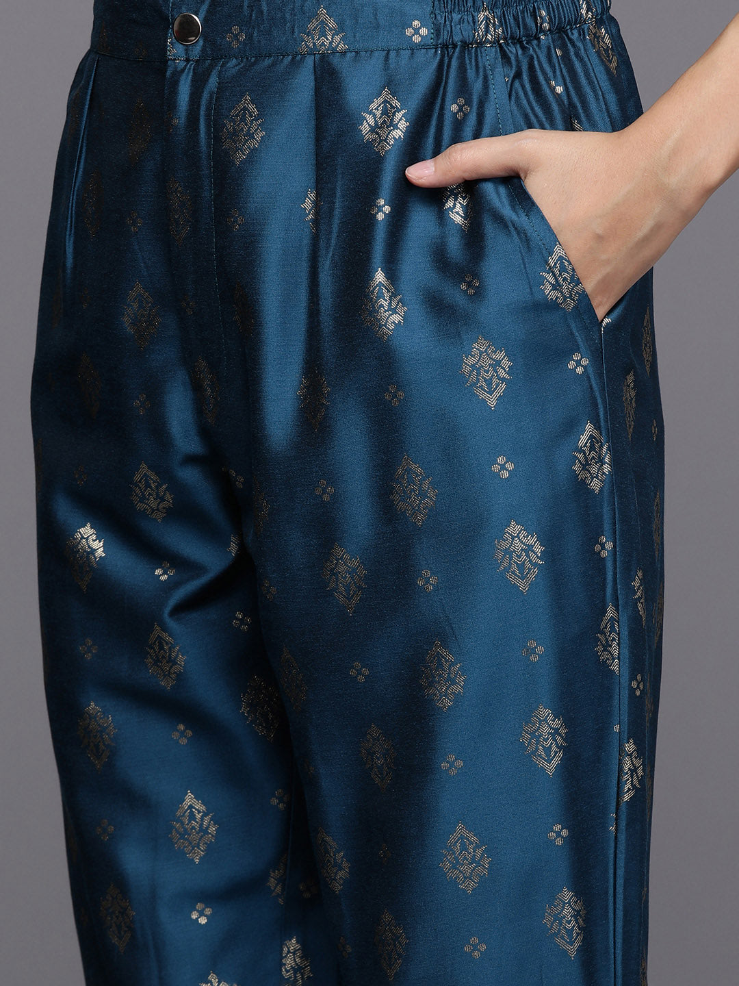 Ahalyaa Women Printed Tunic with Trousers