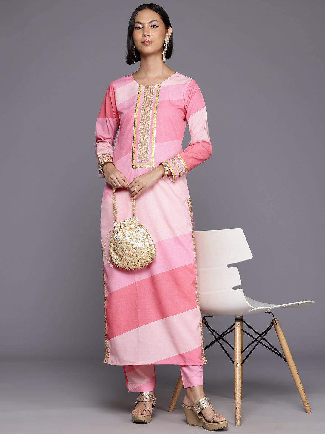 Colourblocked Regular Gotta Patti Kurta with Trousers