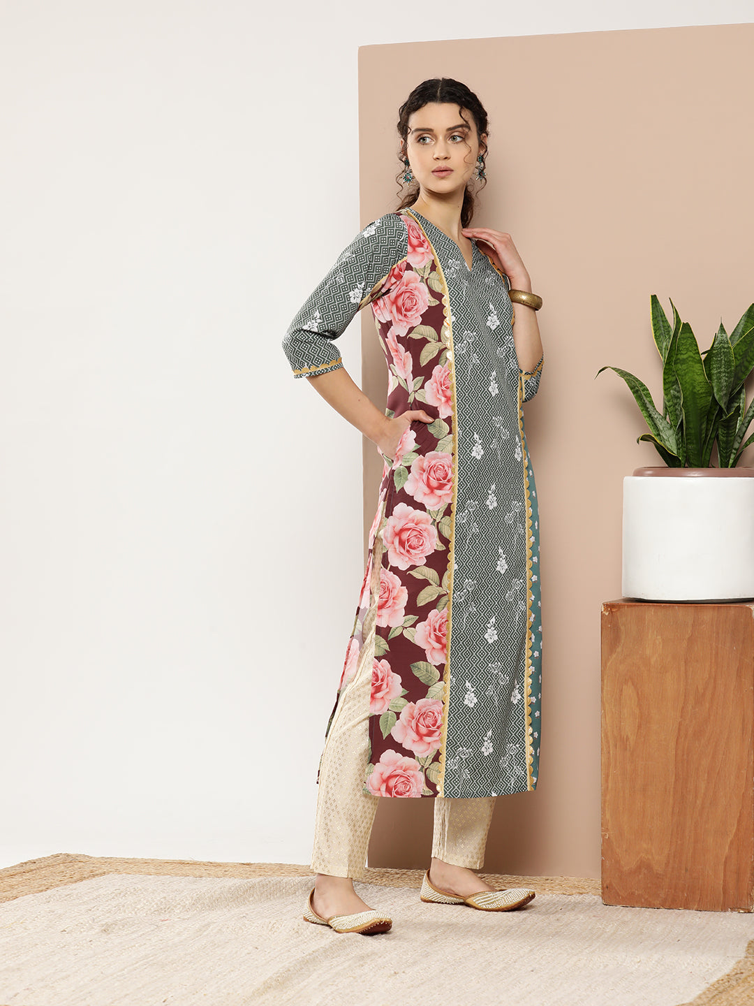 Green & Pink Floral Printed Gotta Patti Paneled Kurta