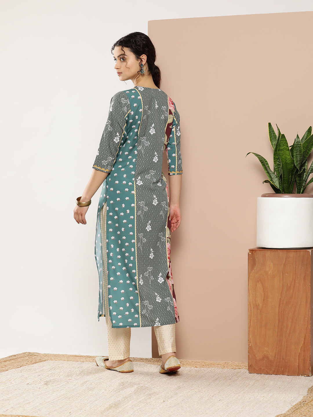 Green & Pink Floral Printed Gotta Patti Paneled Kurta