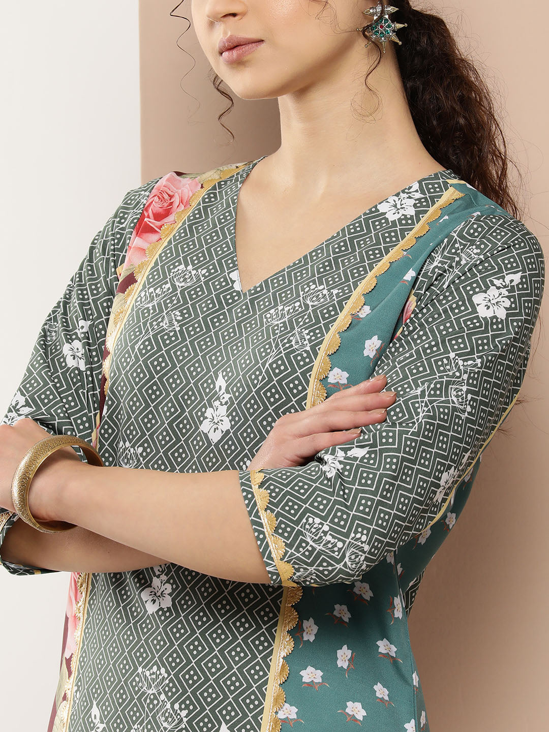 Green & Pink Floral Printed Gotta Patti Paneled Kurta