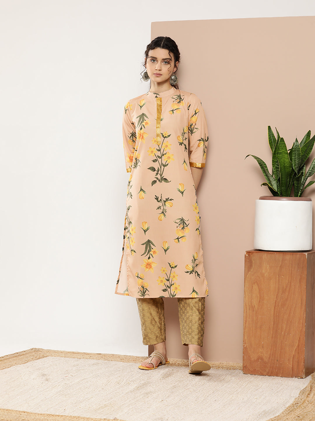 Ahalyaa Women Tan & Yellow Floral Printed Floral Crepe Kurta