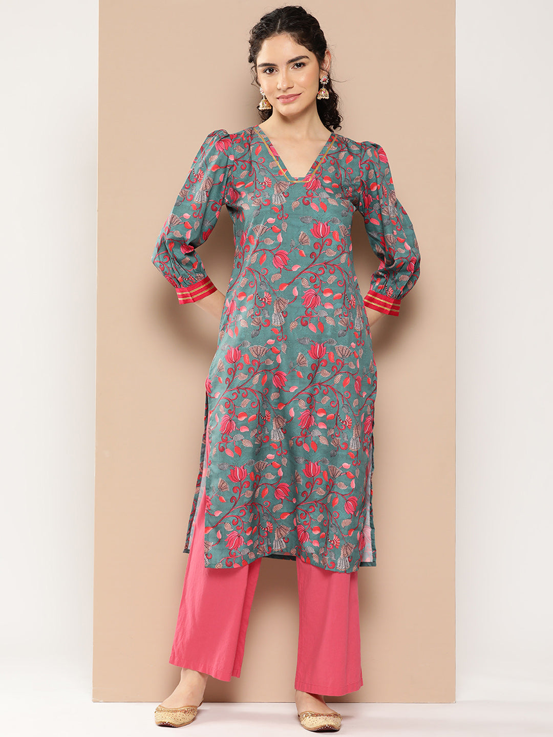 Ahalyaa Women Floral Printed Gotta Patti Floral Crepe Kurta