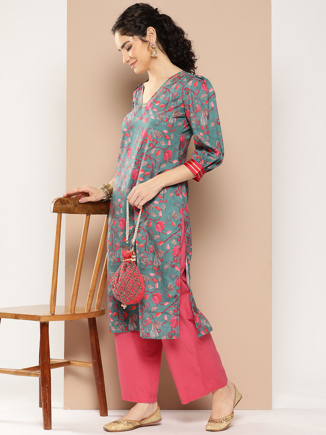 Ahalyaa Women Floral Printed Gotta Patti Floral Crepe Kurta