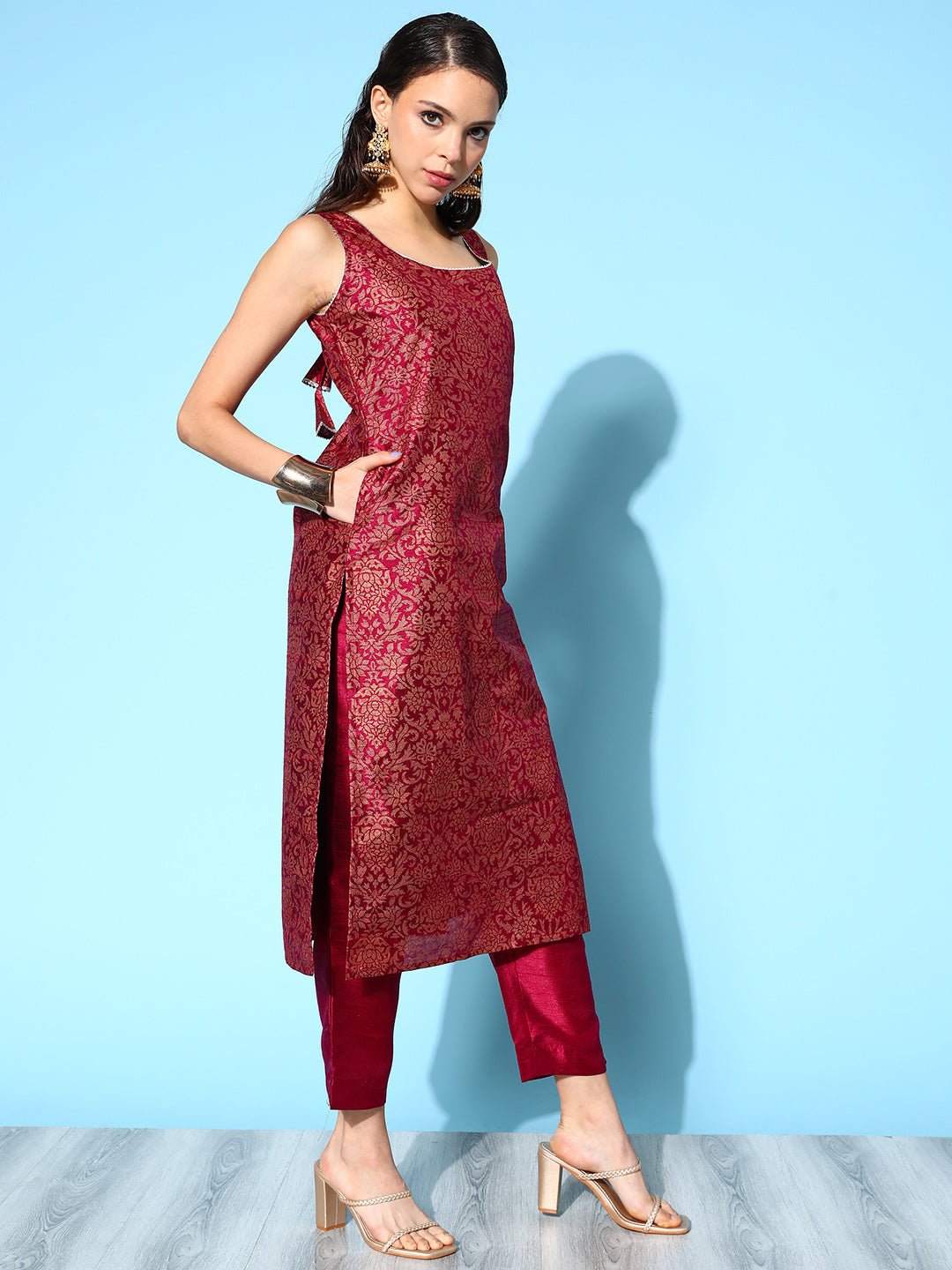 Burgundy Woven Design Sleeveless Kurta