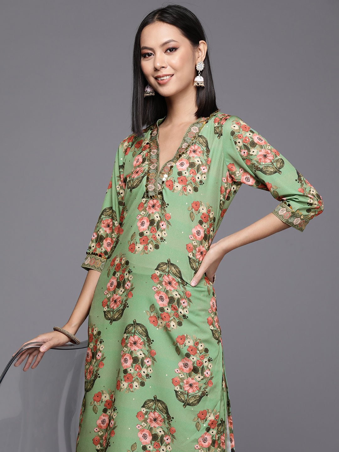 Ahalyaa Women Floral Printed Regular Kurta with Trousers