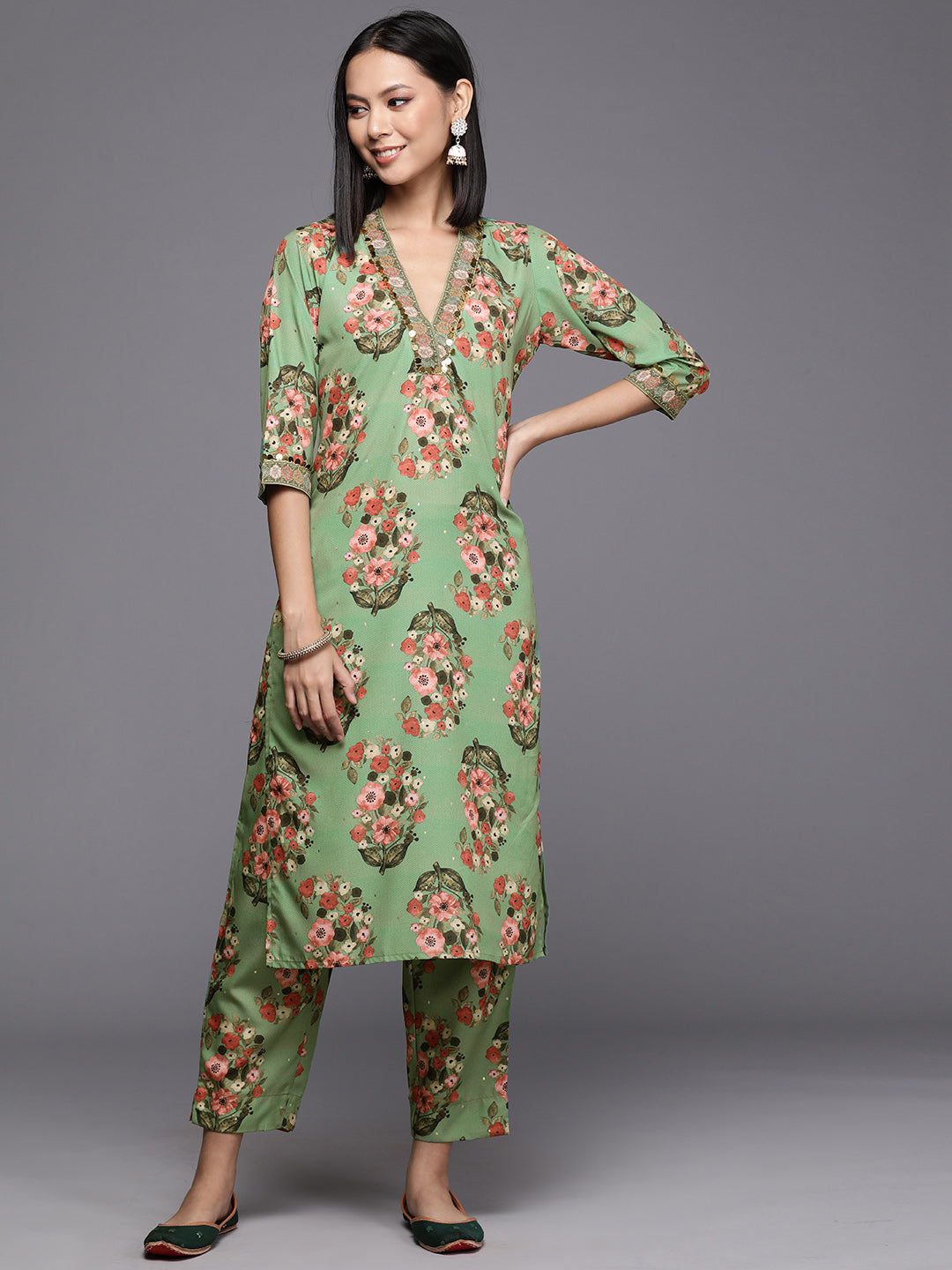 Ahalyaa Women Floral Printed Regular Kurta with Trousers