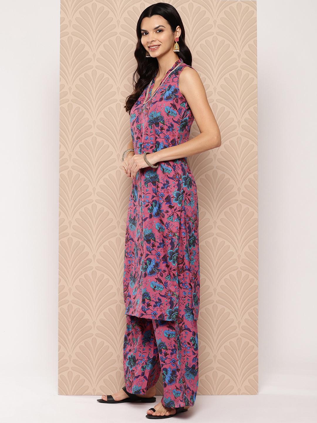 Ahalyaa Women Floral Printed Regular Kurta with Palazzos