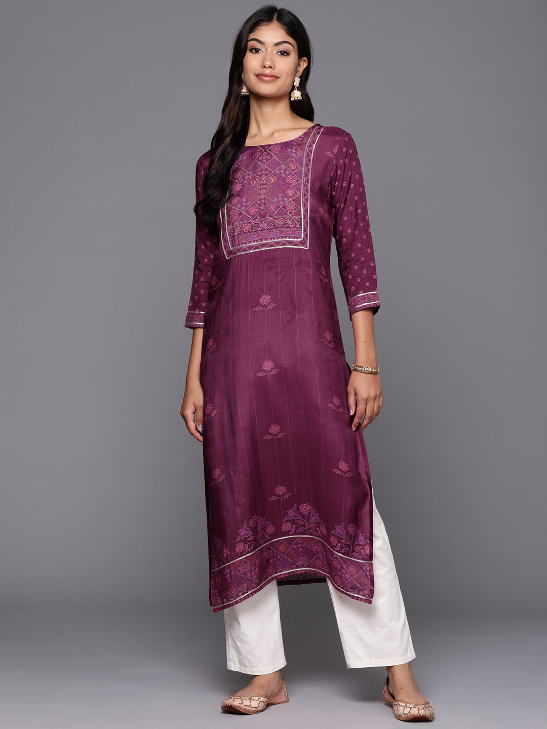 Ahalyaa Women Floral Printed Gotta Patti Kurta