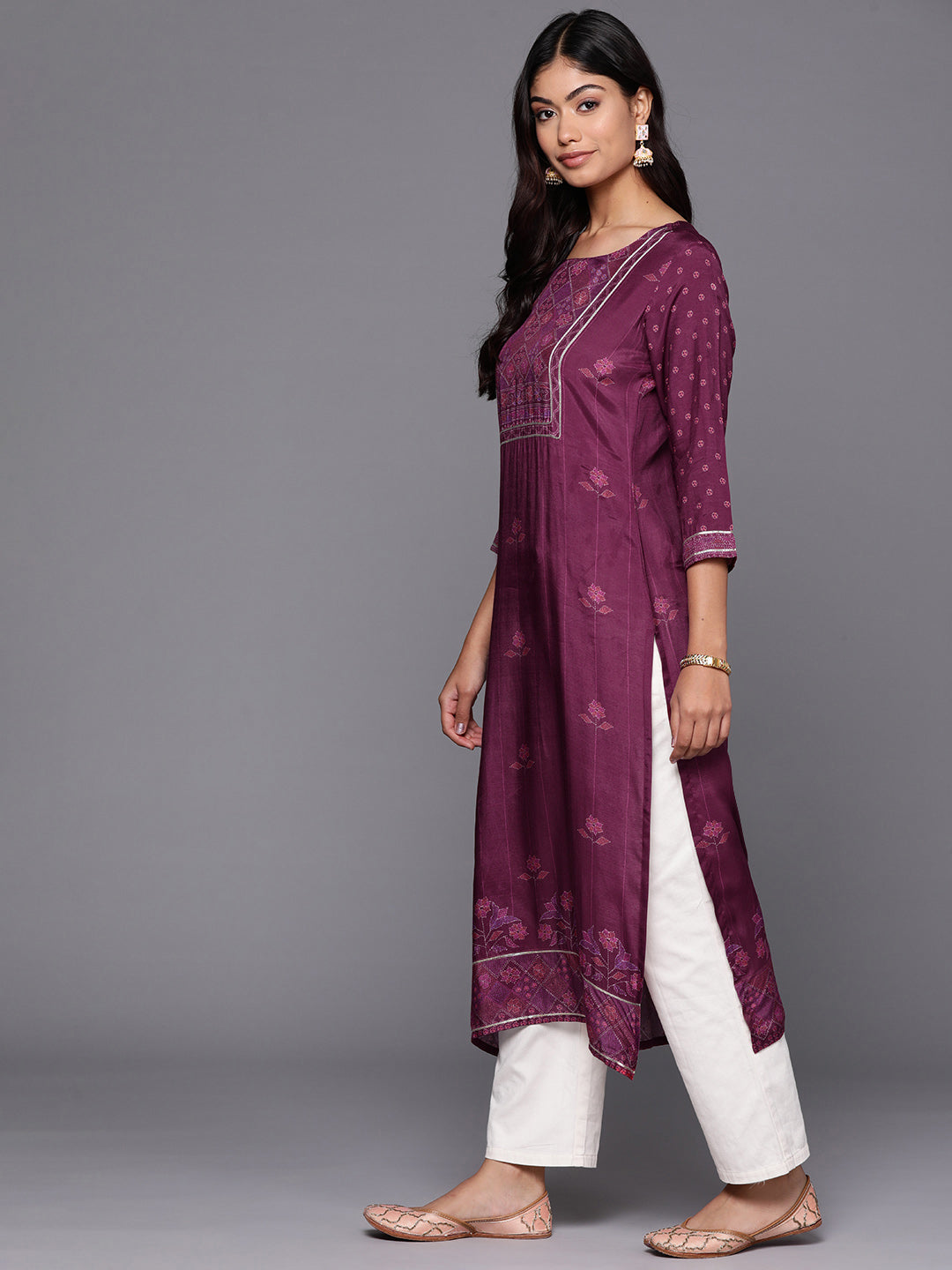 Ahalyaa Women Floral Printed Gotta Patti Kurta