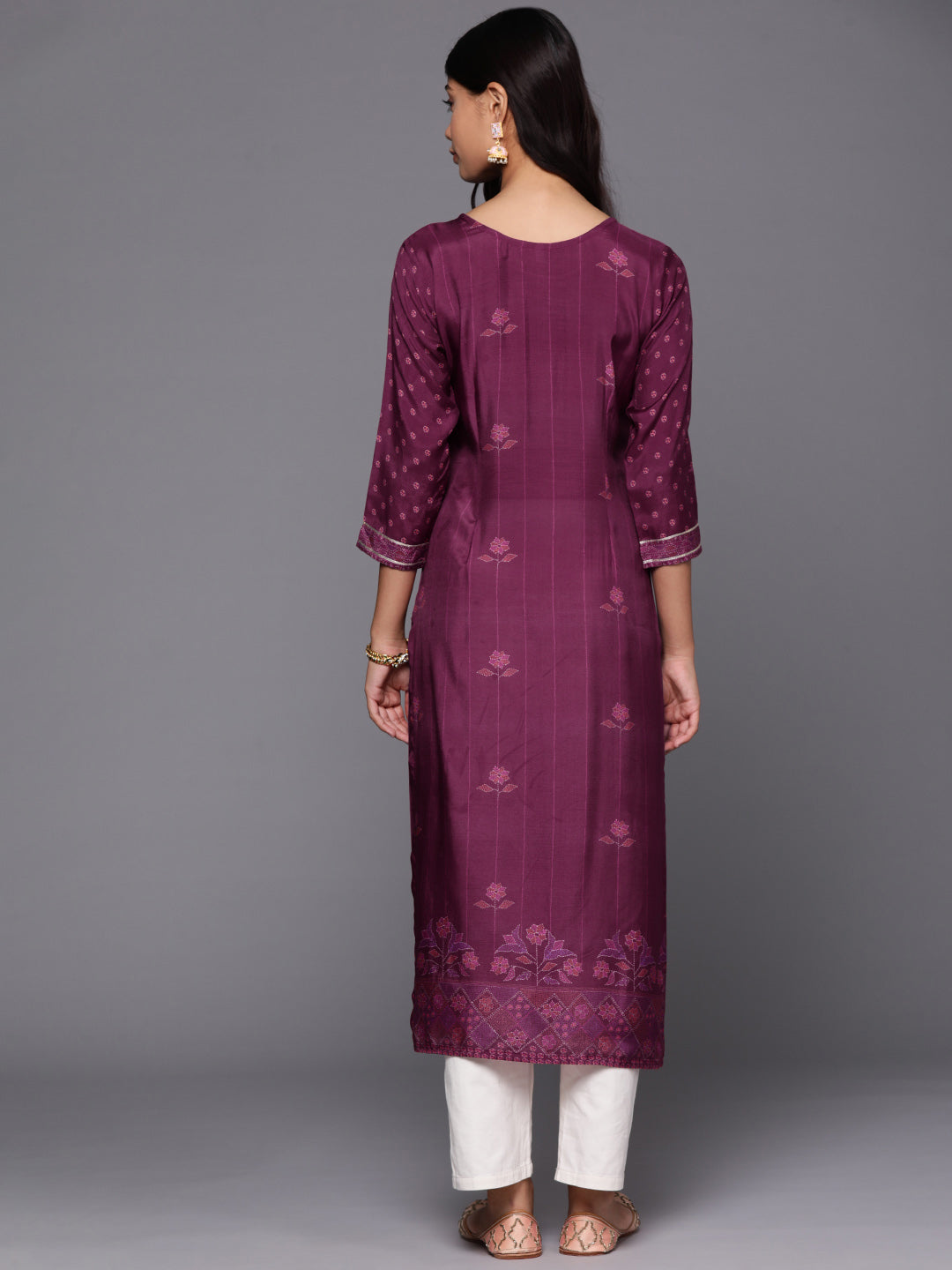 Ahalyaa Women Floral Printed Gotta Patti Kurta