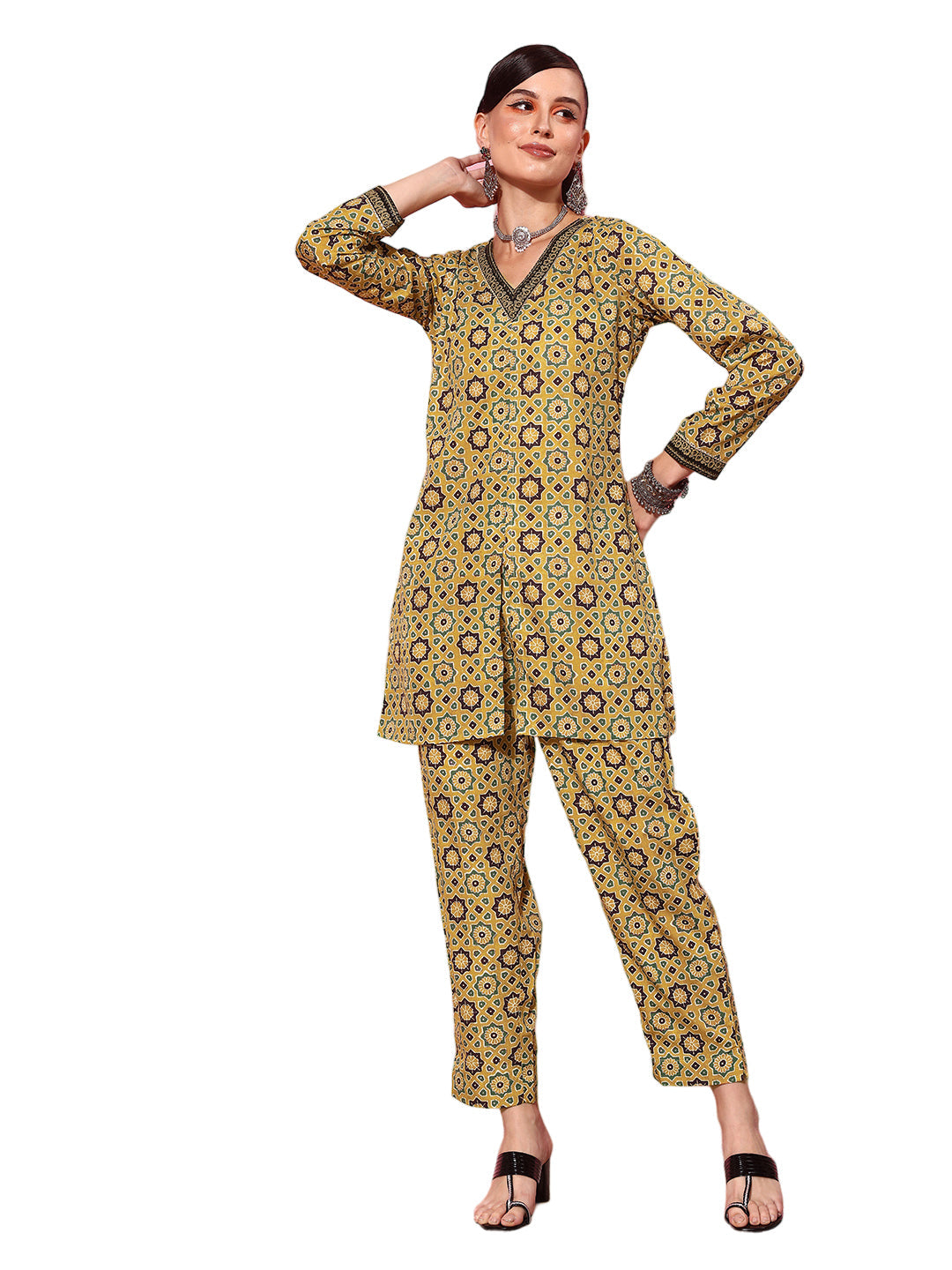 Ahalyaa Women Printed Tunic with Trousers