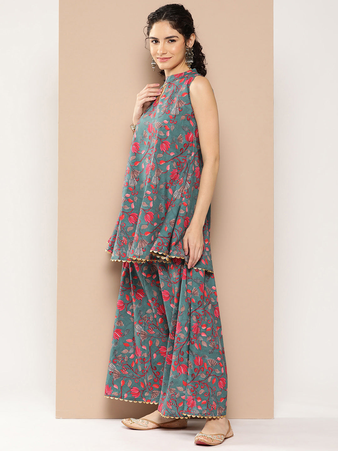 Ahalyaa Women Floral Printed Co-Ords