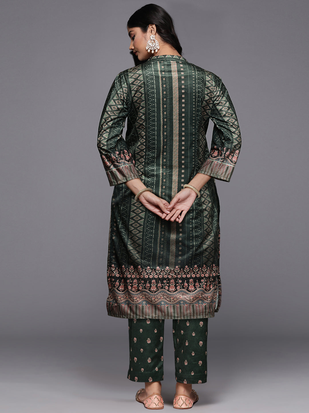 Ahalyaa Plus Size Digital Printed Velvet Kurta and Pant Set