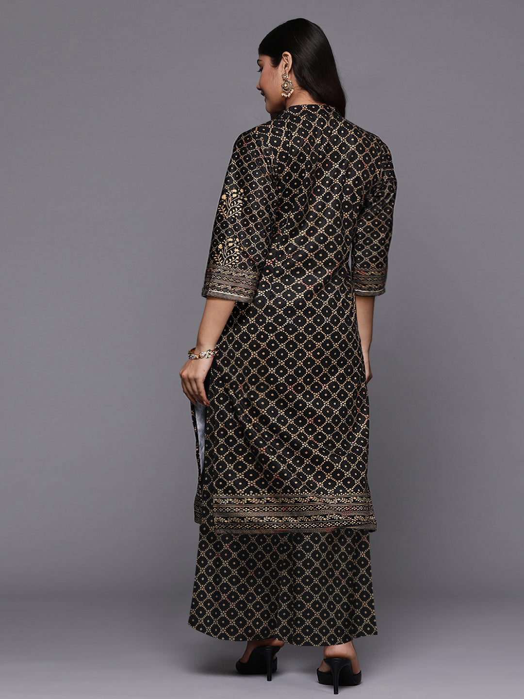 Women Bandhani Printed Regular Gotta Patti Velvet Kurta with Palazzos