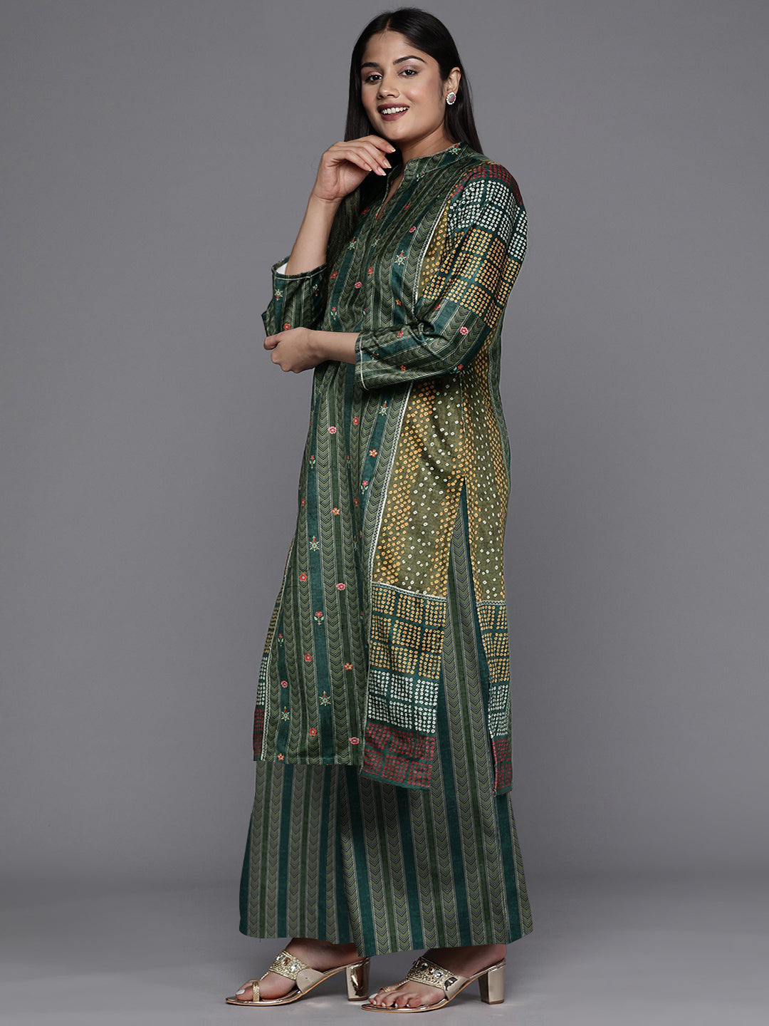 Women Printed Regular Gotta Patti Velvet Kurta with Palazzos