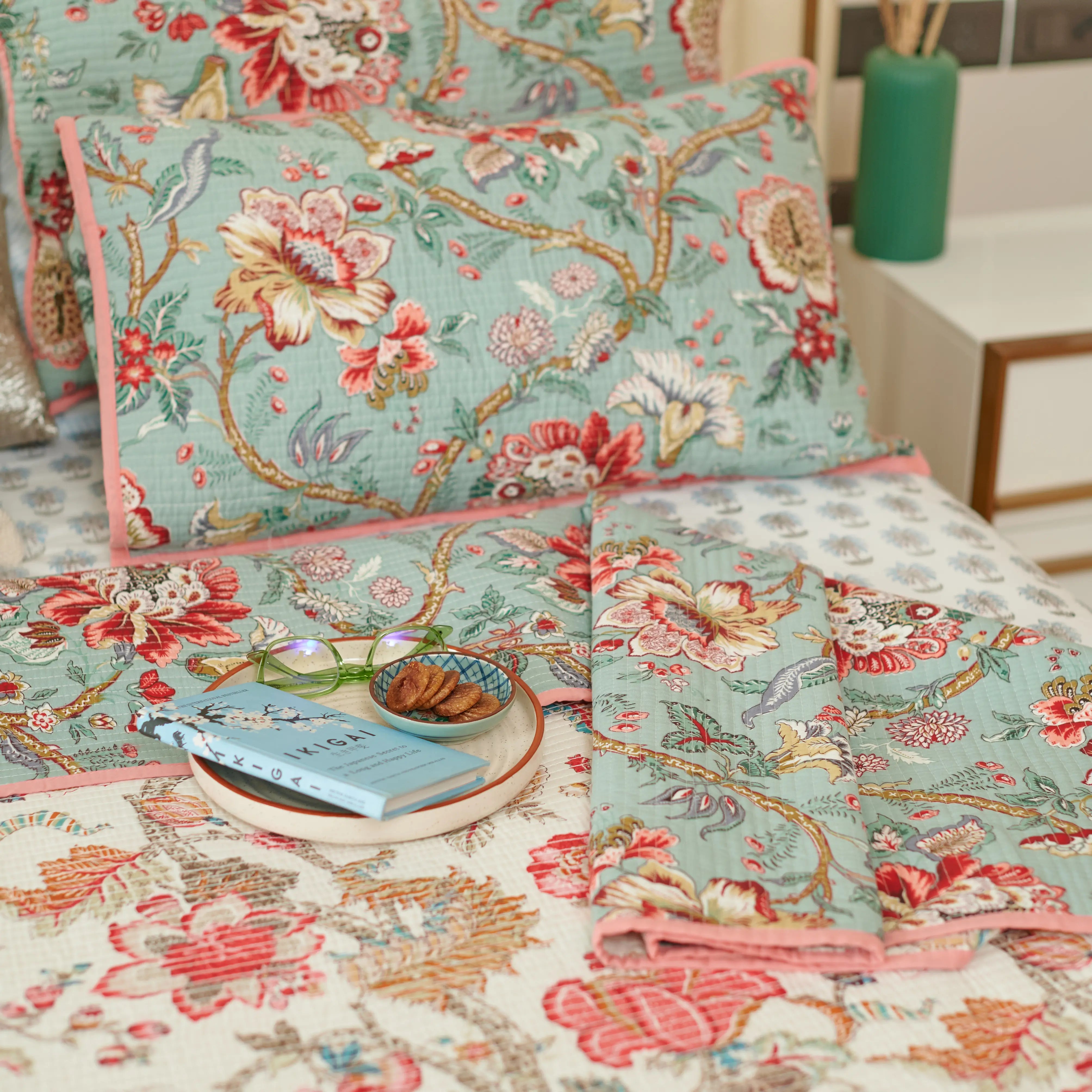 Floral Quilted Bedspread Set Double (Reversible)