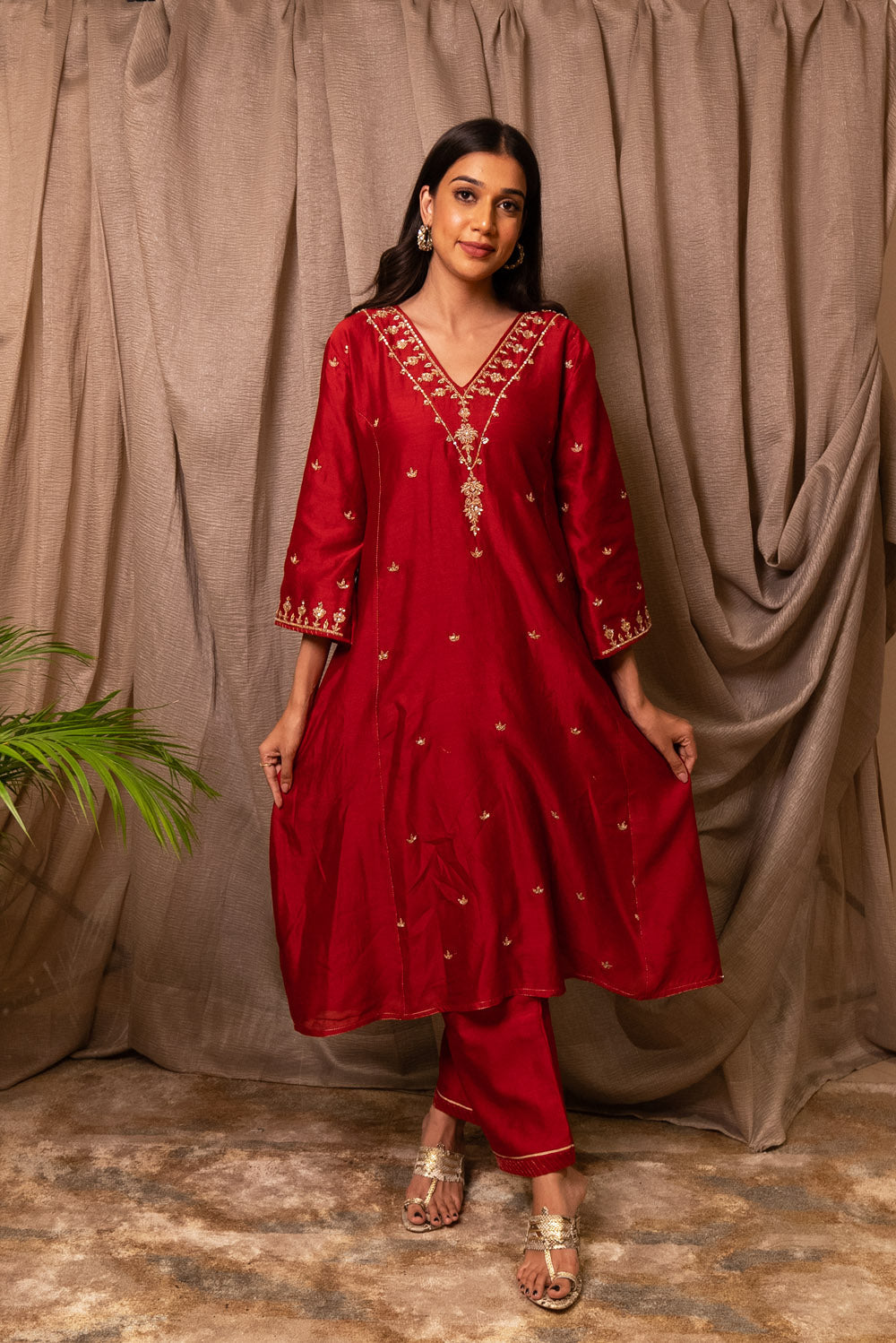 Red Chanderi Silk Golden Embroidered Kurta And Pant-Set of 2