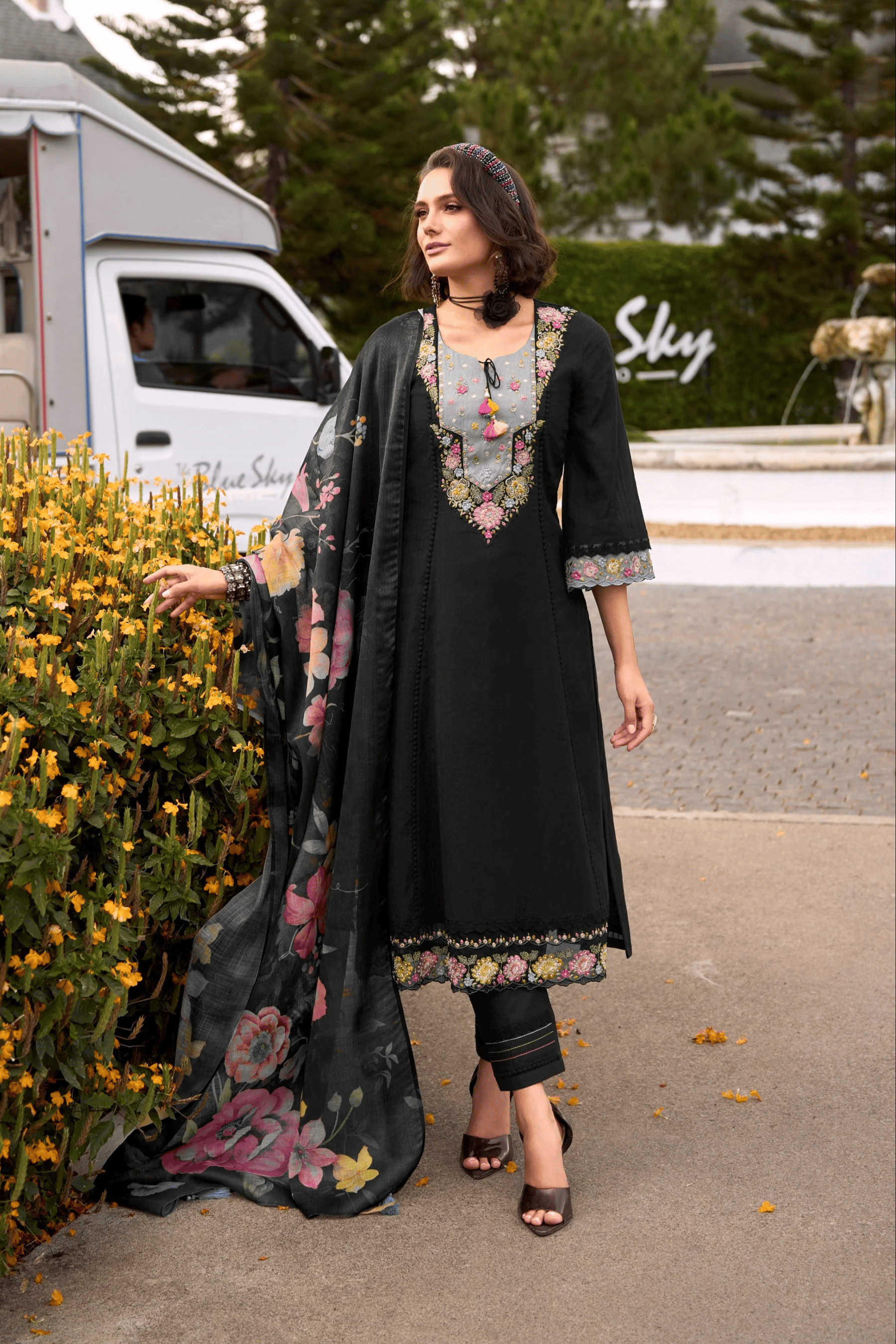 Akya Jade Embroidery Cotton Suit Set-AL