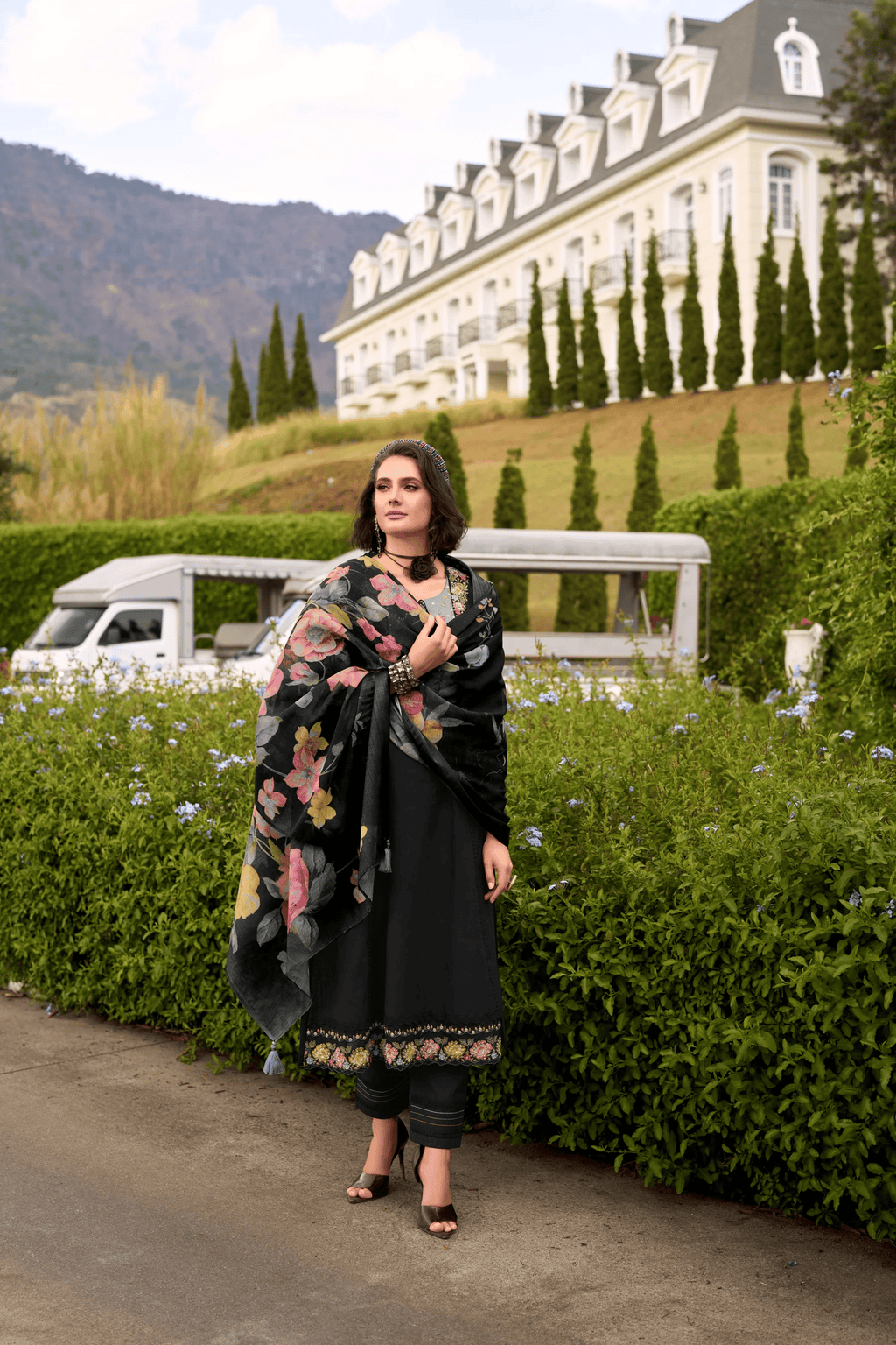 Akya Jade Embroidery Cotton Suit Set-AL