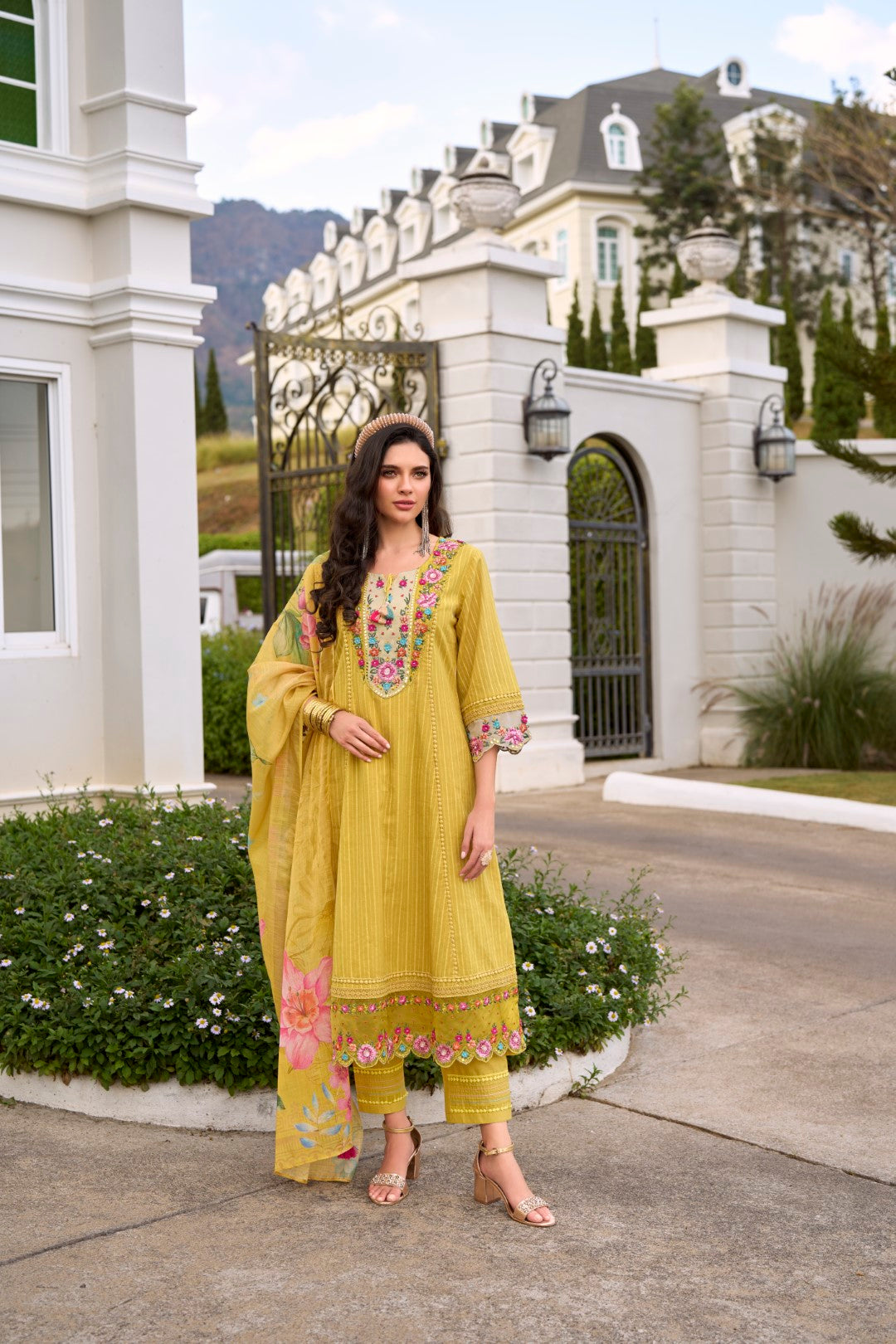 Akya Amber Embroidery Suit Set-AL