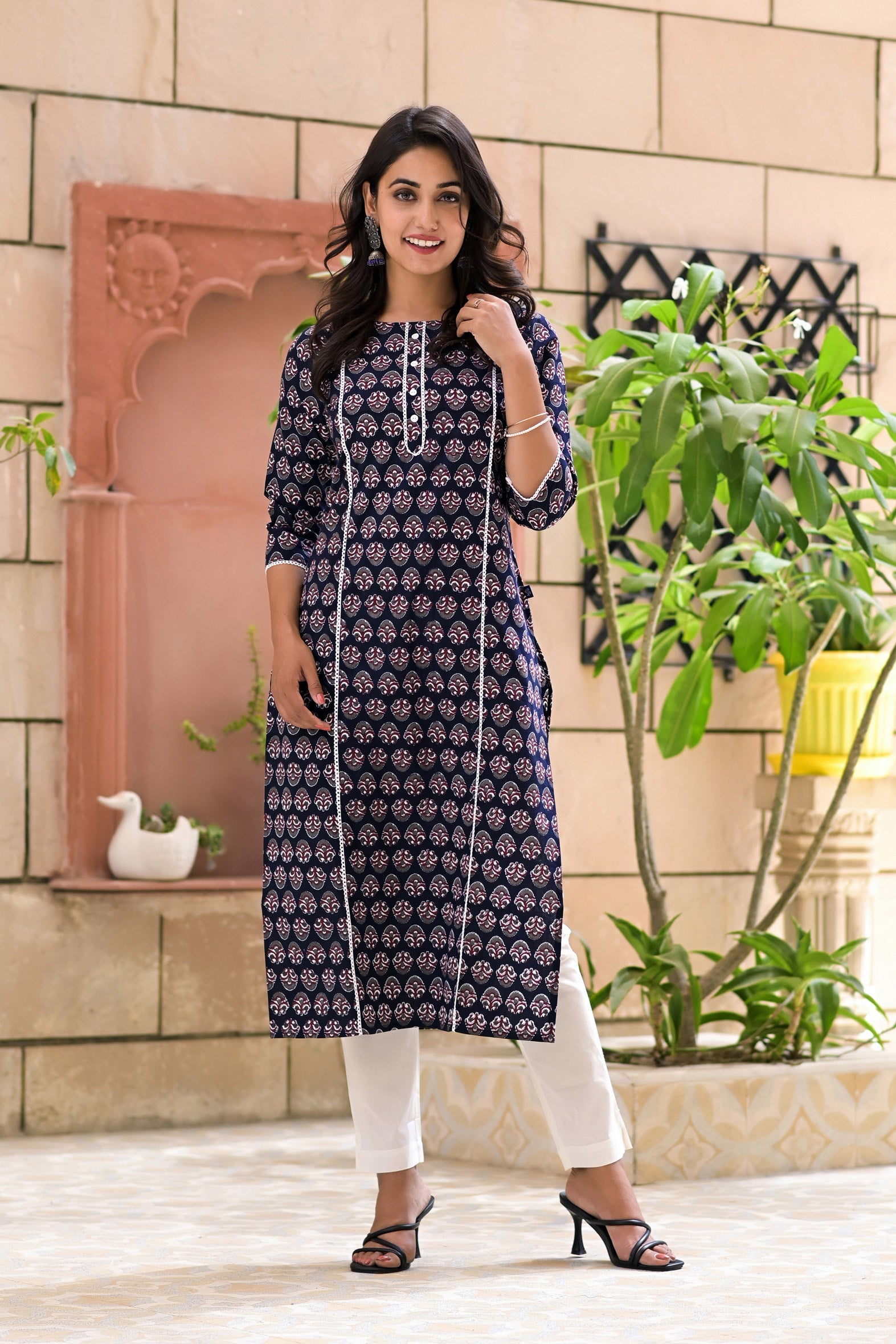 Black Cotton Printed Straight Kurta With Pants