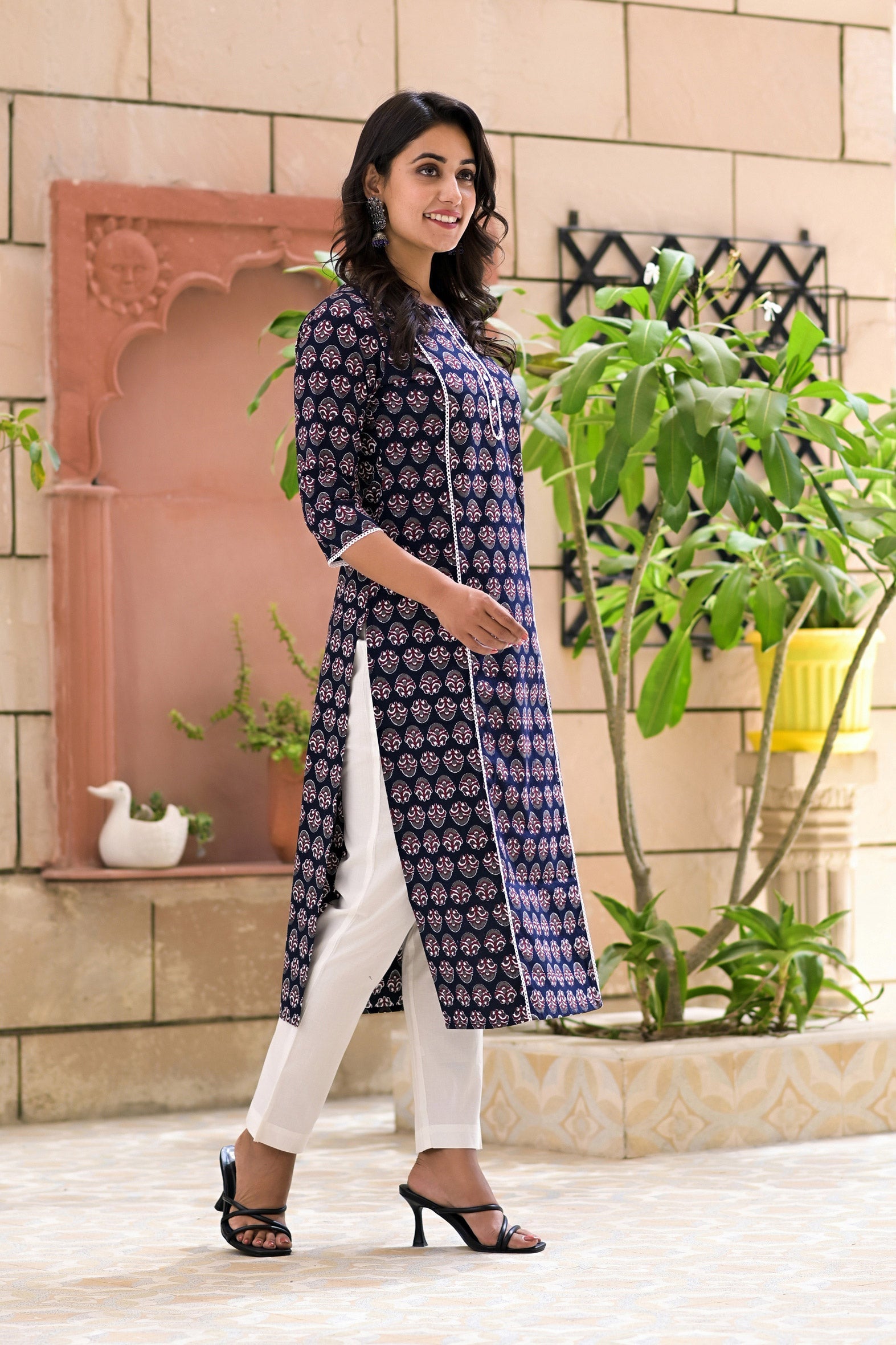 Black Cotton Printed Straight Kurta With Pants