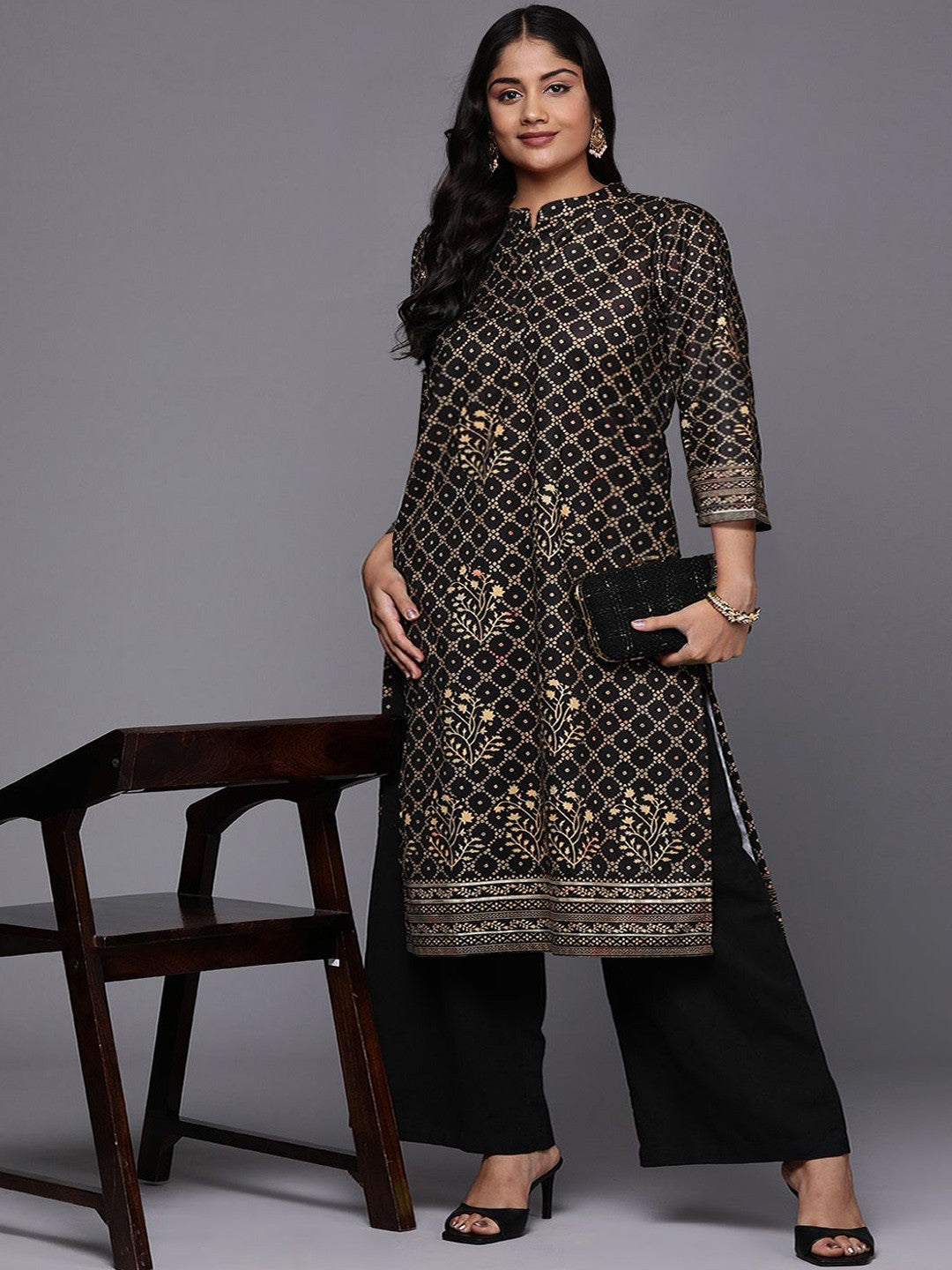 Women Bandhani Printed Gotta Patti Velvet Kurta