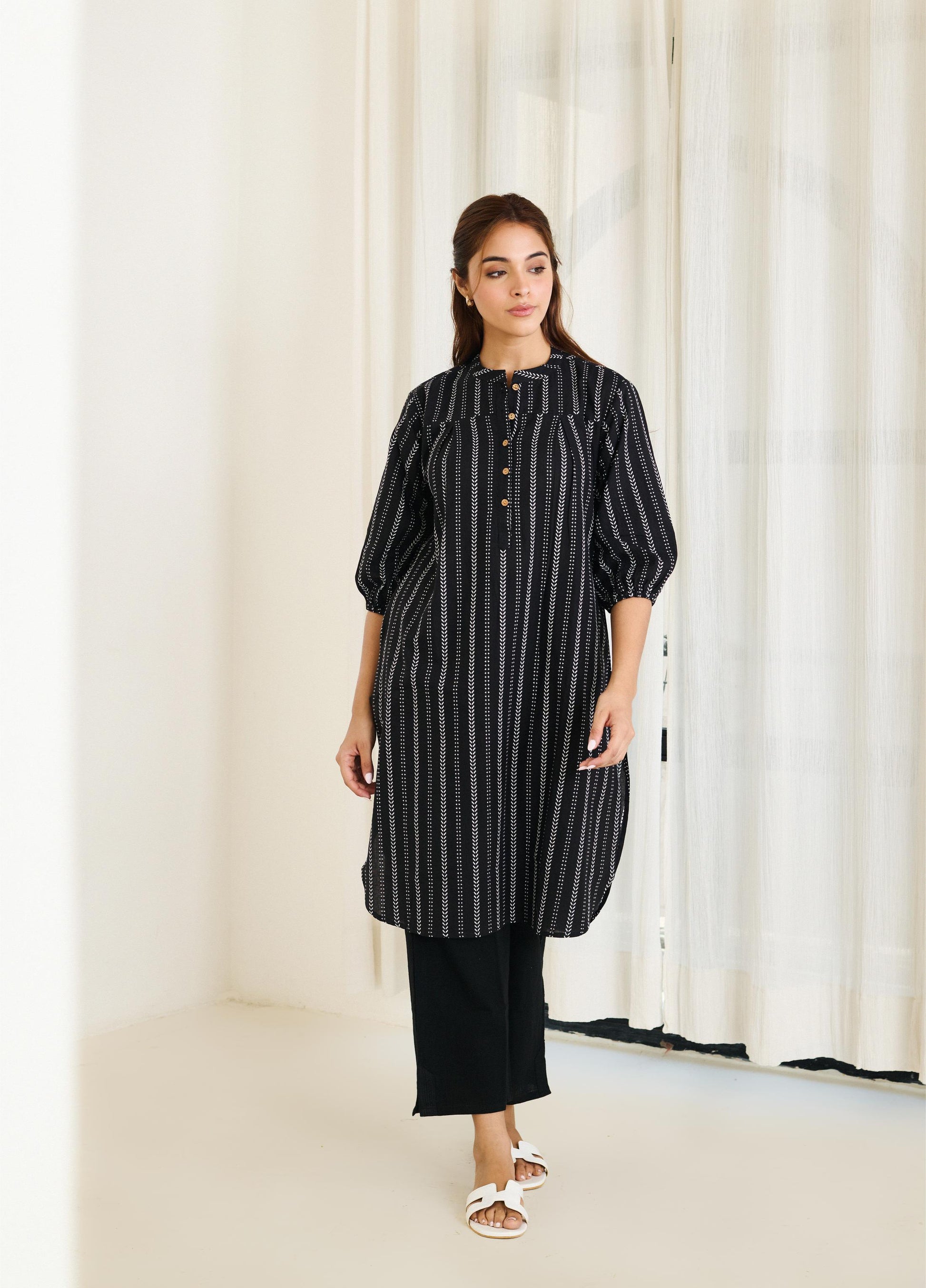 Saadgi Black Kurta Set with Solid Pant - Set of 2-FL