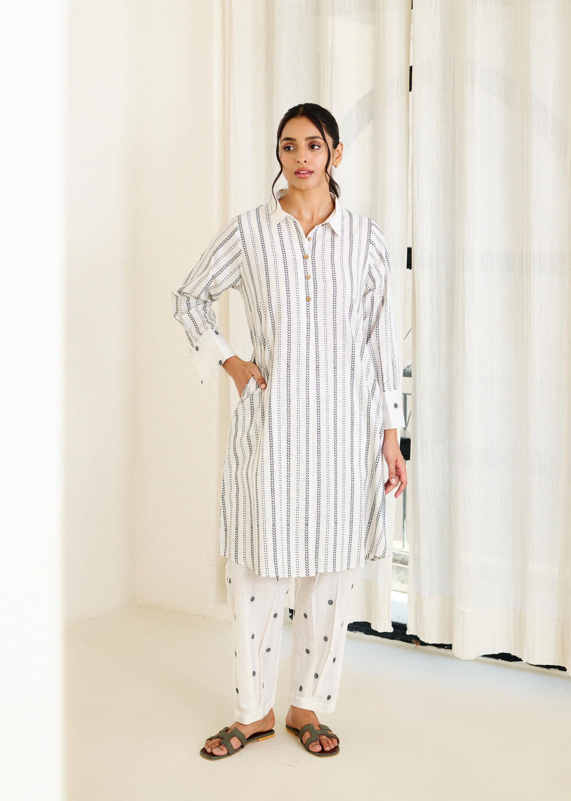 Saadgi White Kurta Set - Set of 2-FL